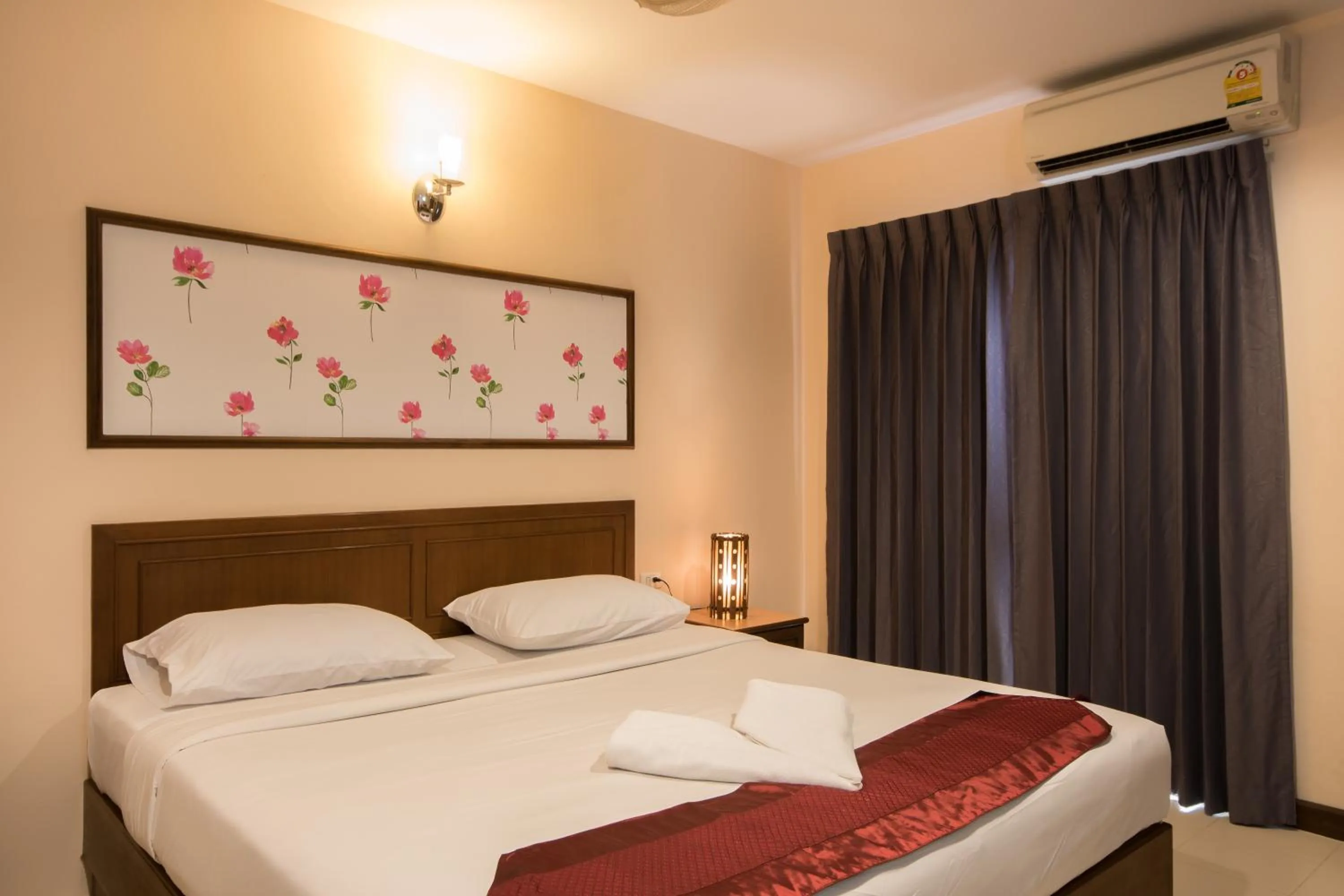 Standard King Room with City View - Non-Smoking in Sunview Place