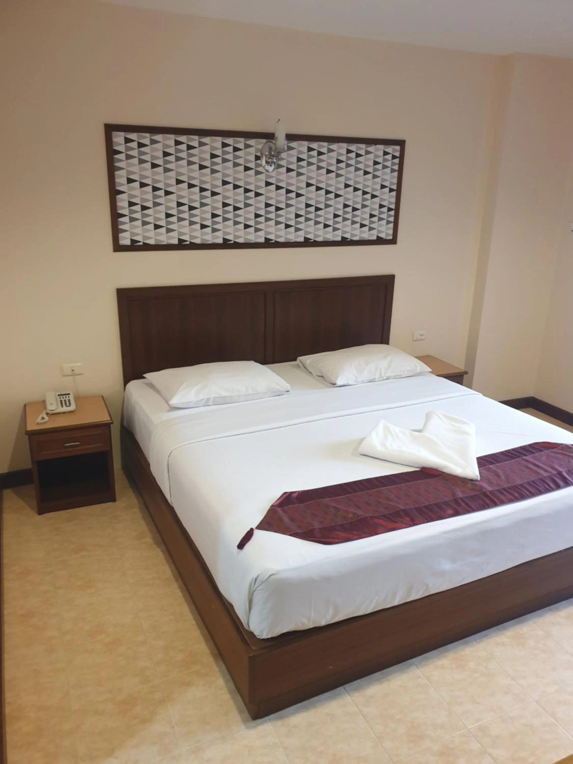 King Room with Pool View - Non-Smoking in Sunview Place