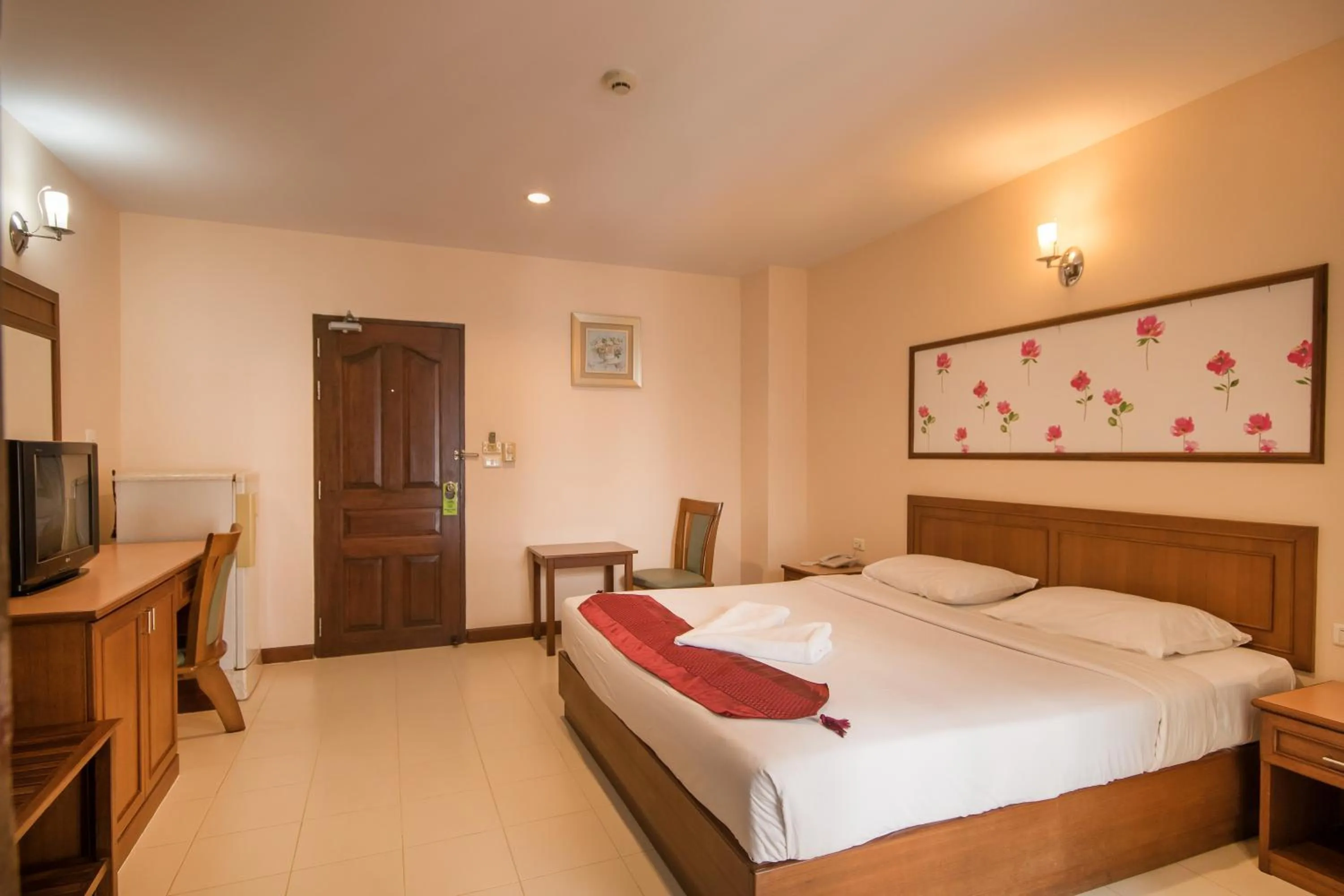 Standard King Room with City View - Non-Smoking in Sunview Place