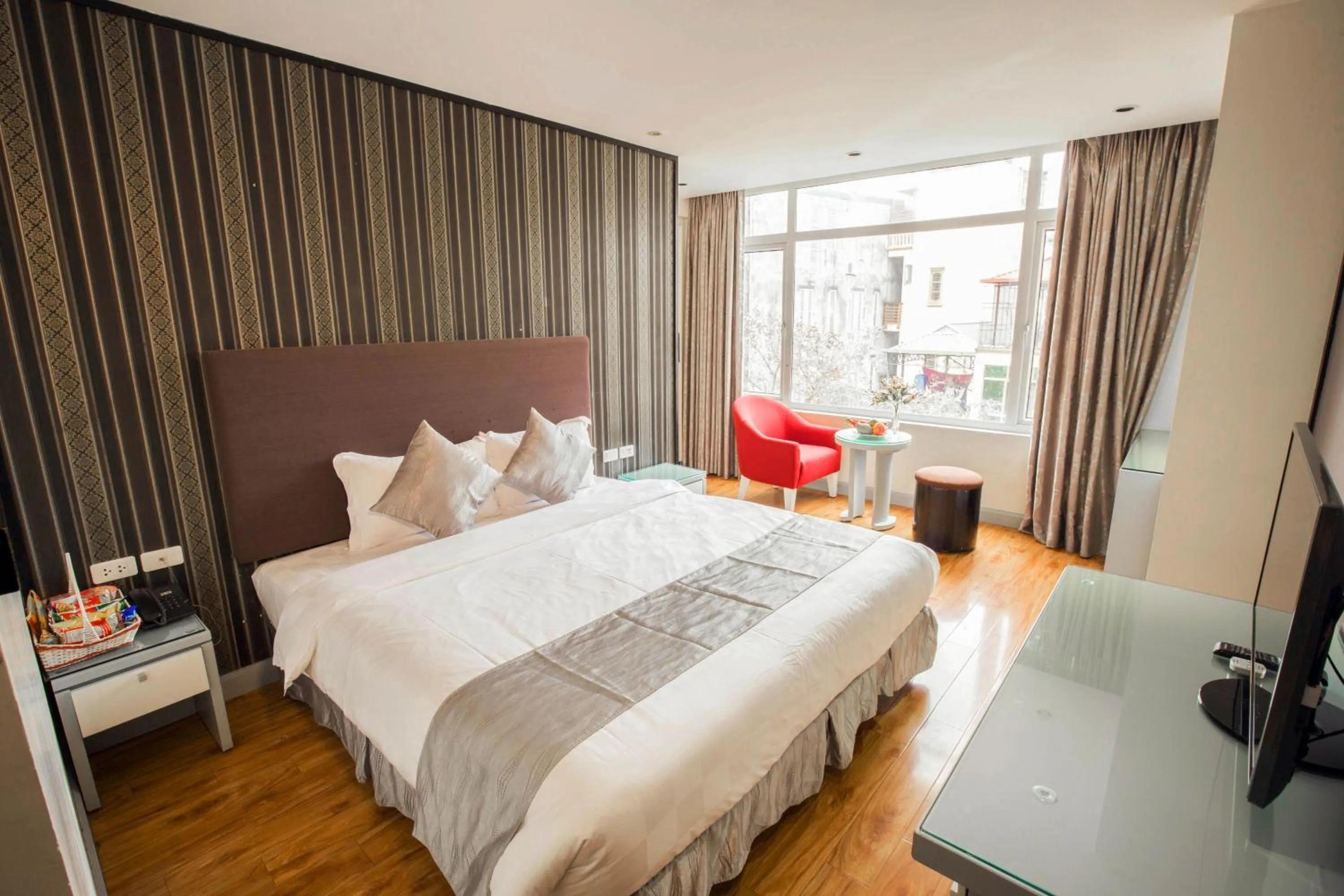 Deluxe King Room in Riverside Boutique Hotel