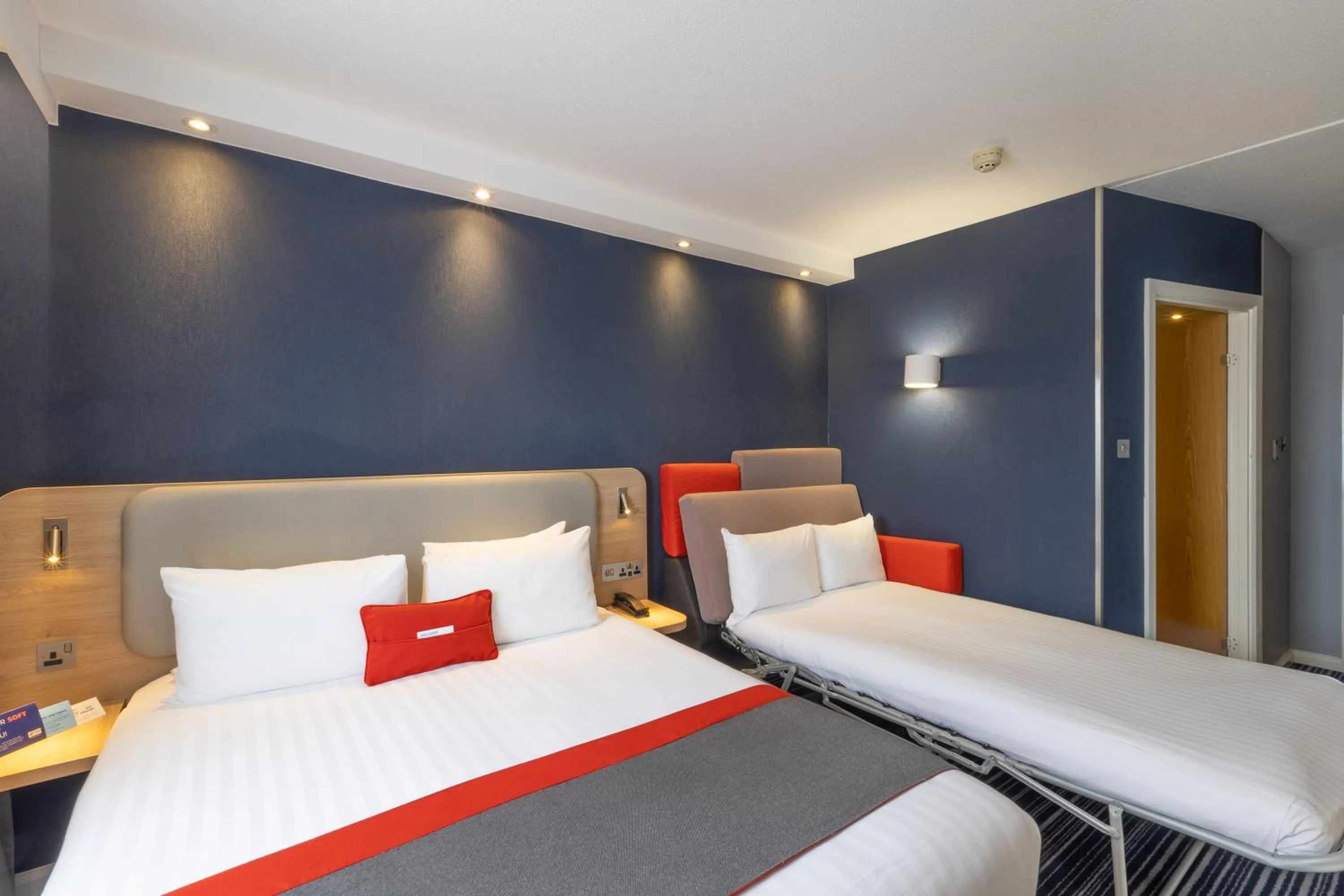 Standard Double Room with Sofa Bed and Free Hot Breakfast in Holiday Inn Express London Croydon by IHG