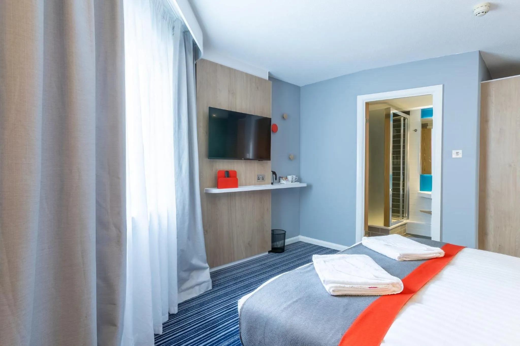 Standard Room with Free Hot Breakfast in Holiday Inn Express London Croydon by IHG