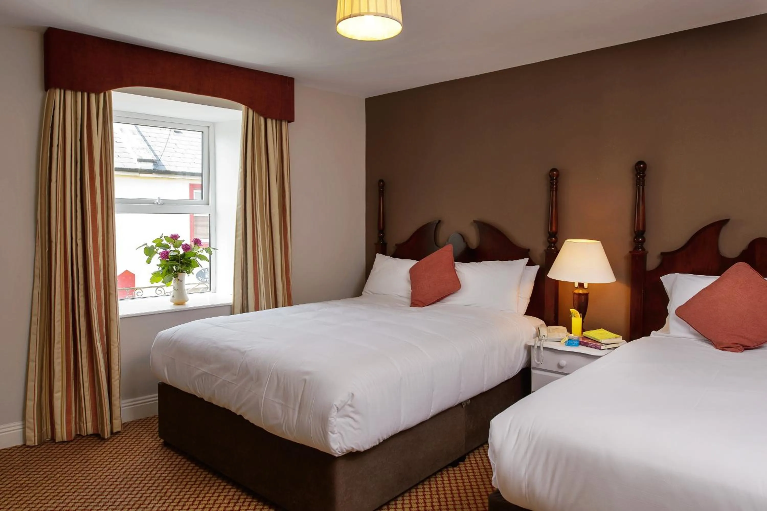 Twin Room - single occupancy in Hylands Burren Hotel