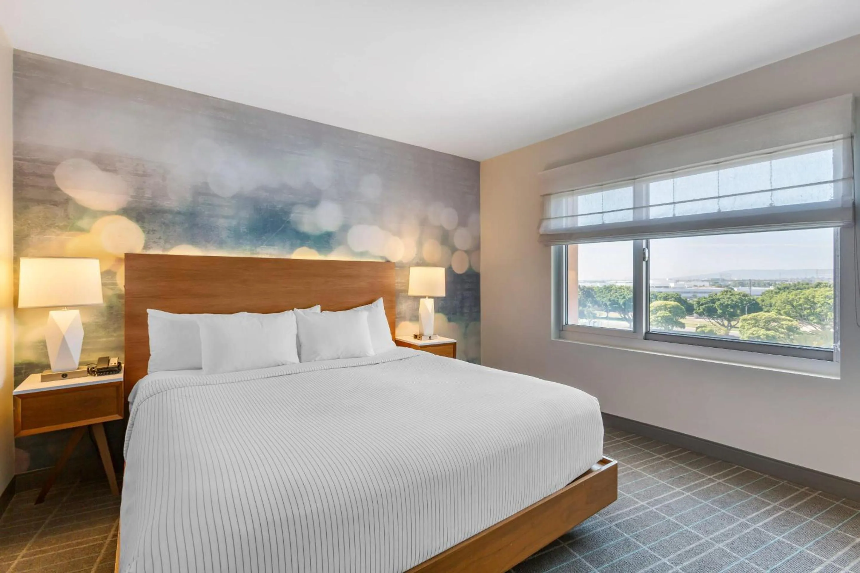 Tower Suite, 1 King Bed with Sofa Bed, Non Smoking in Cambria Hotel LAX