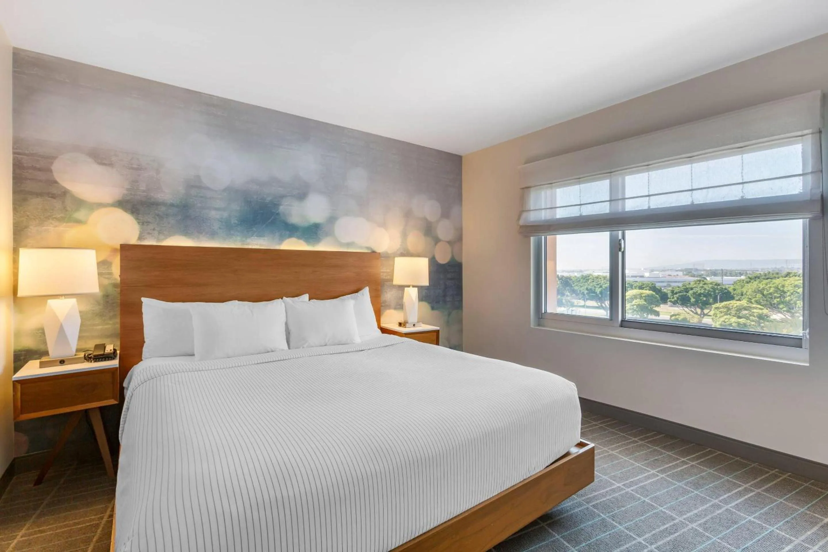 Tower Suite, 1 King Bed with Sofa Bed, Non Smoking in Cambria Hotel LAX