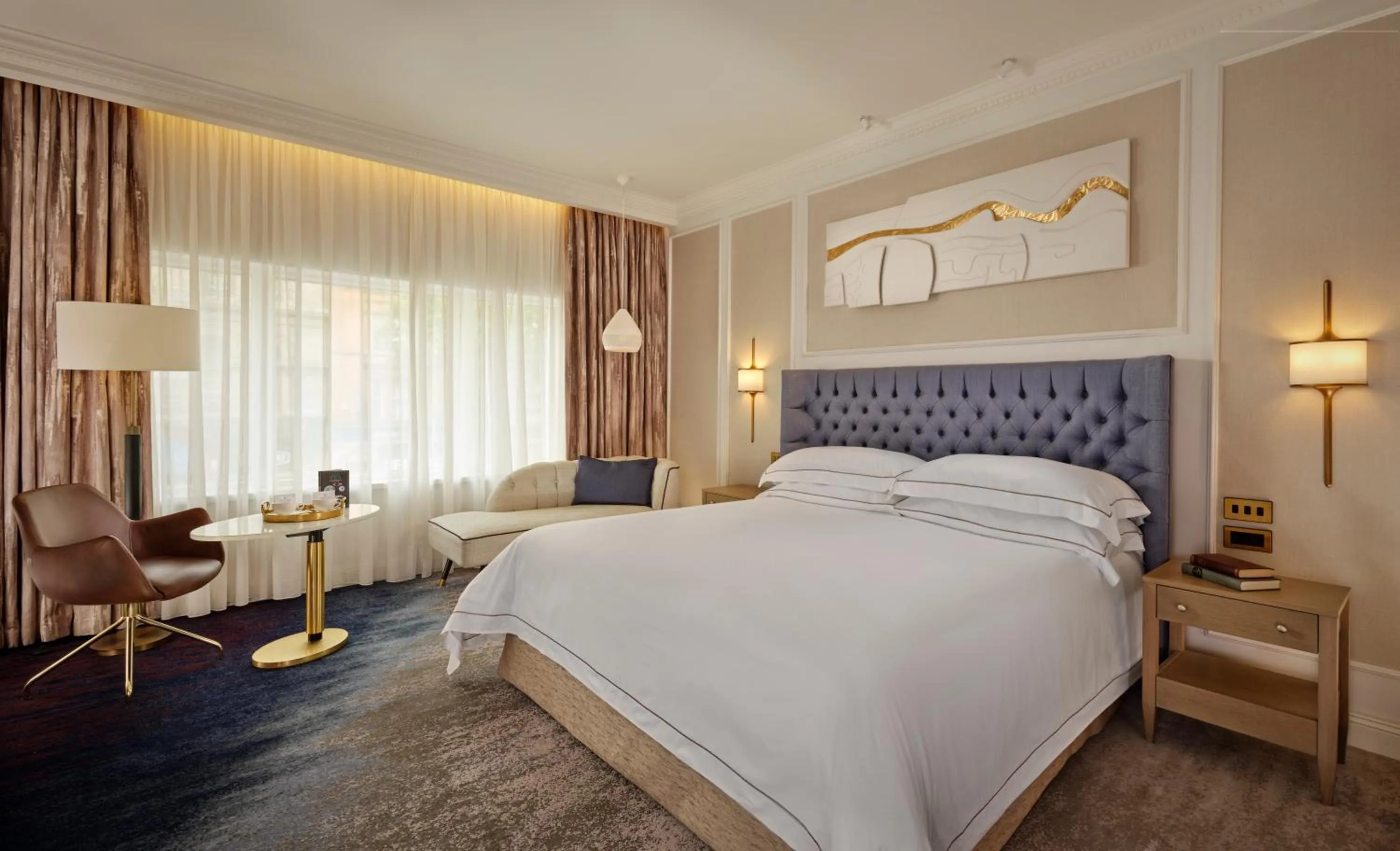 Superior Heritage Deluxe King Room with City View in The College Green Dublin Hotel, Autograph Collection