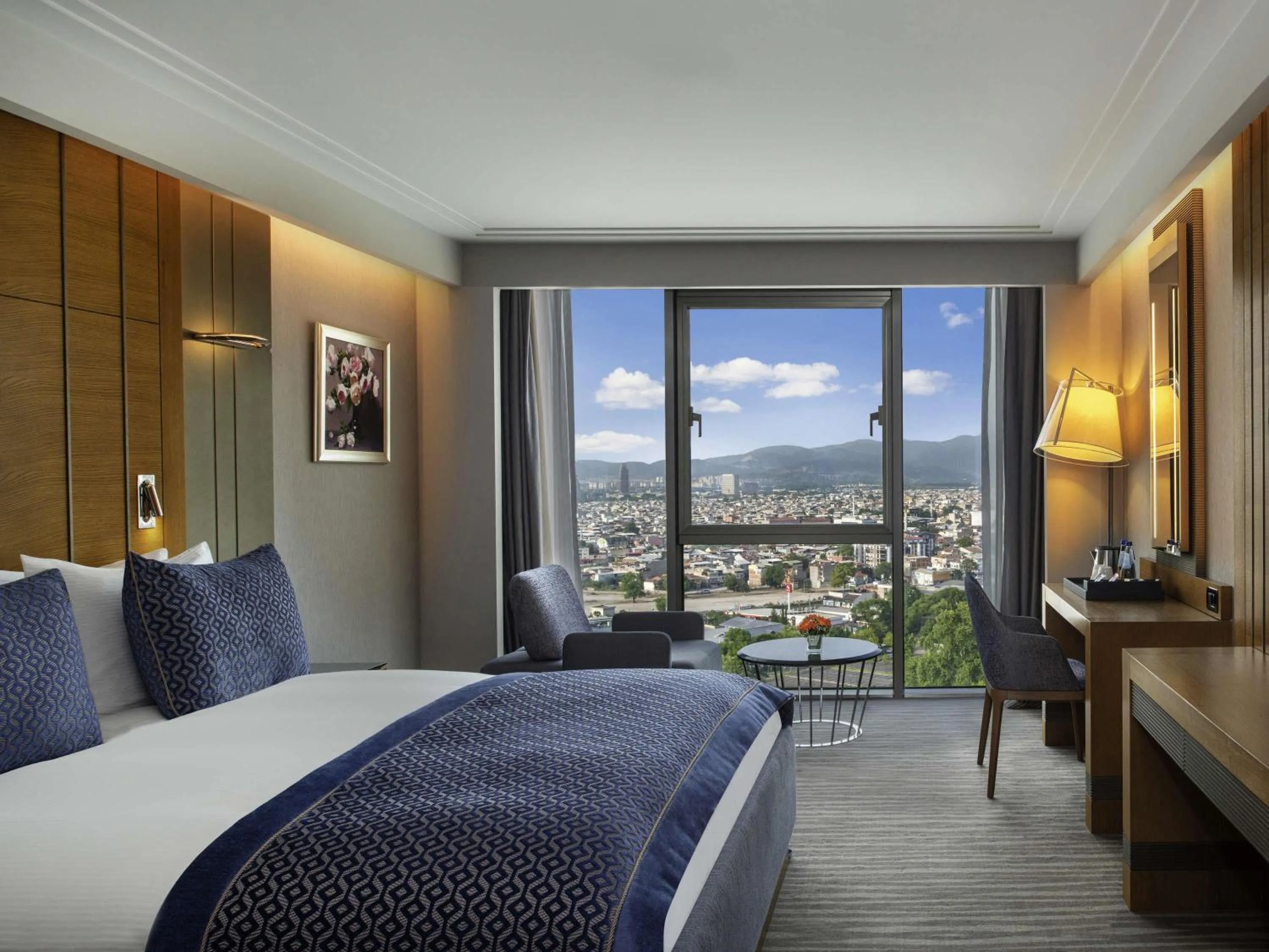 Superior Room king bed in Mövenpick Hotel & Thermal Spa Bursa