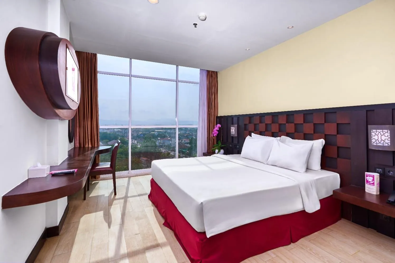 Deluxe Queen Room in Grand Orchid Hotel Yogyakarta