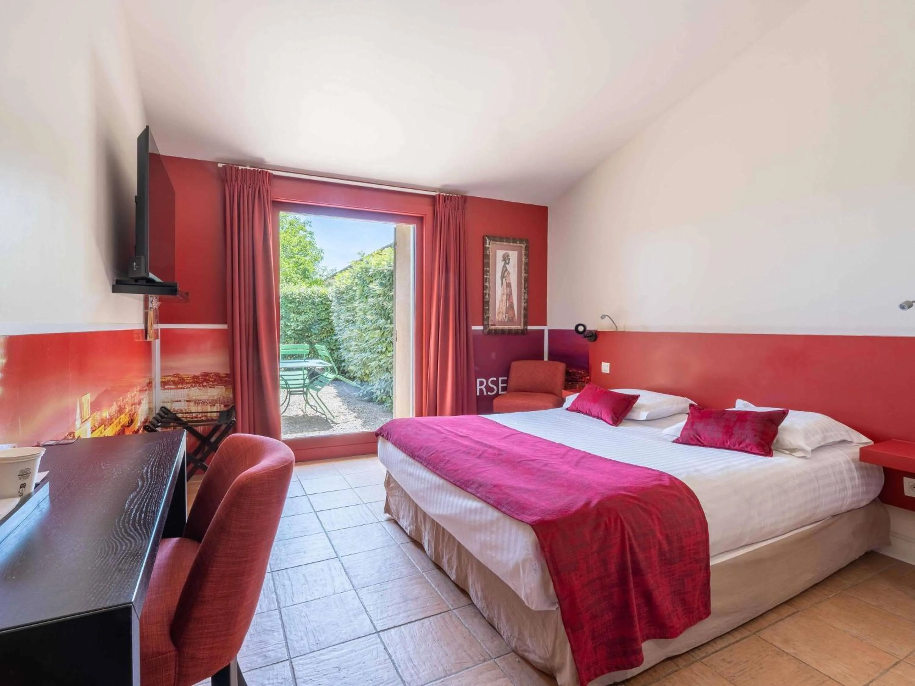 Classic Double Room - Garden Side in Mercure Aix-En-Provence Sainte-Victoire