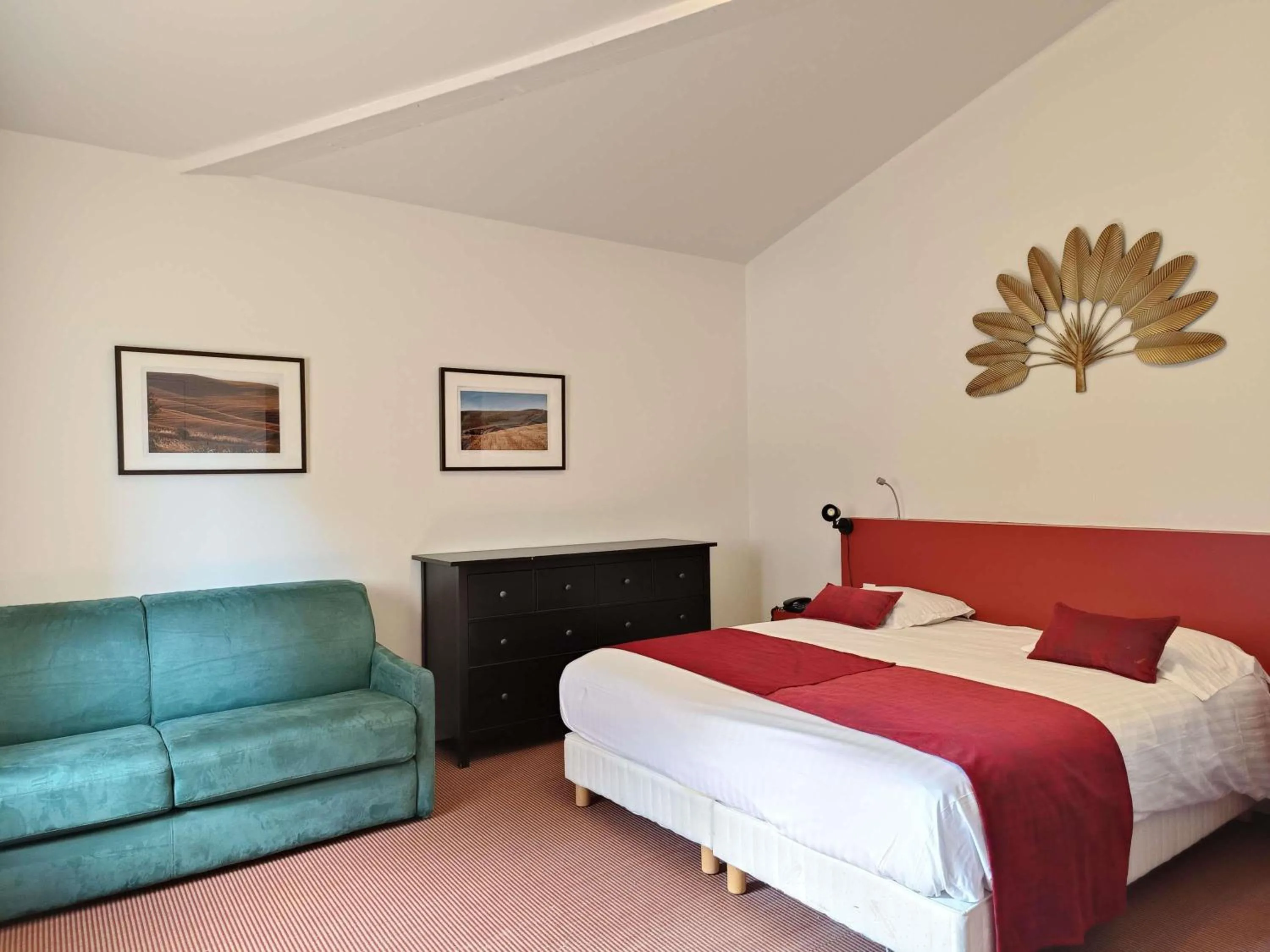 Superior Room with Sofa Bed in Mercure Aix-En-Provence Sainte-Victoire