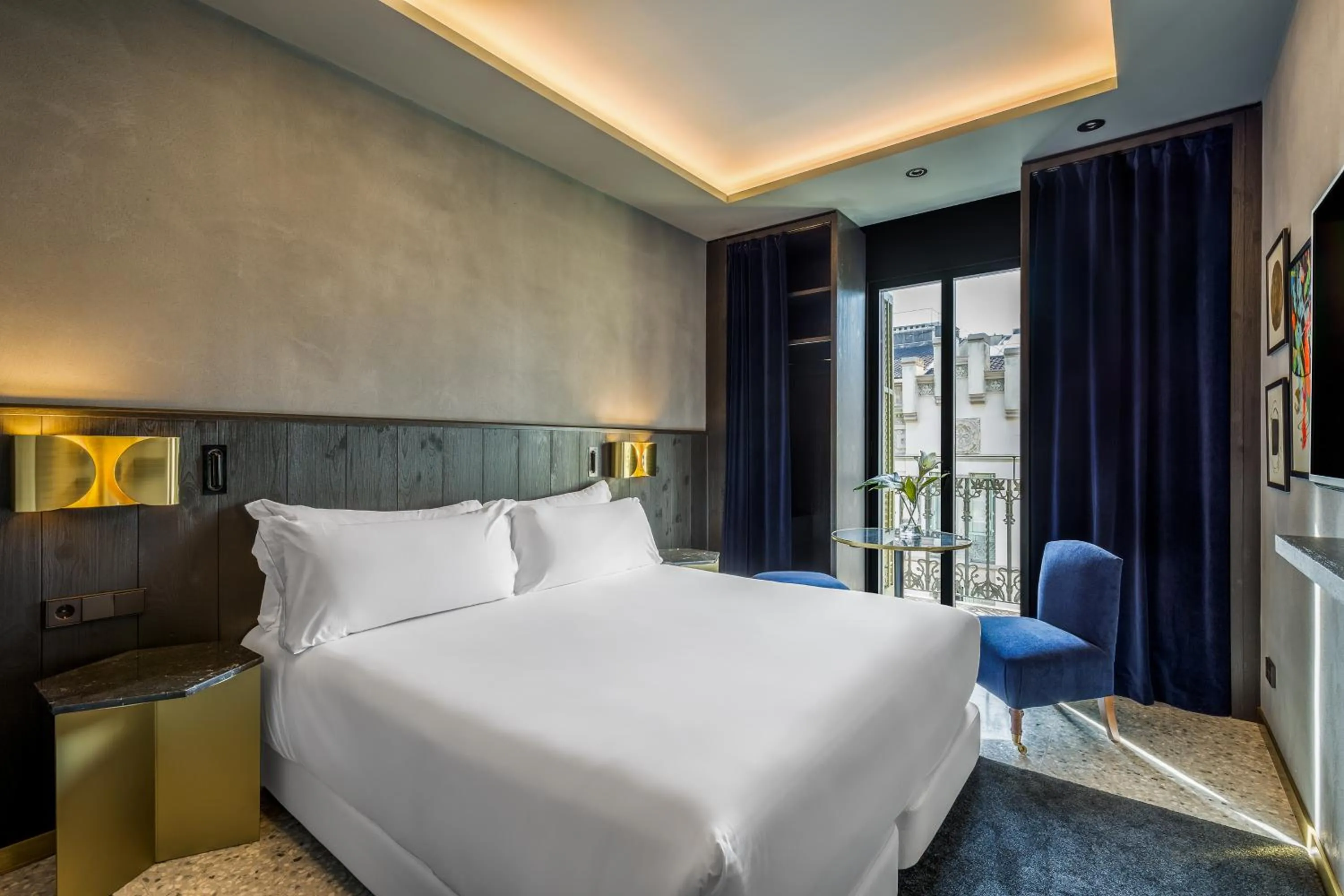 Standard Double Room with Balcony in Room Mate Collection Gerard, Barcelona