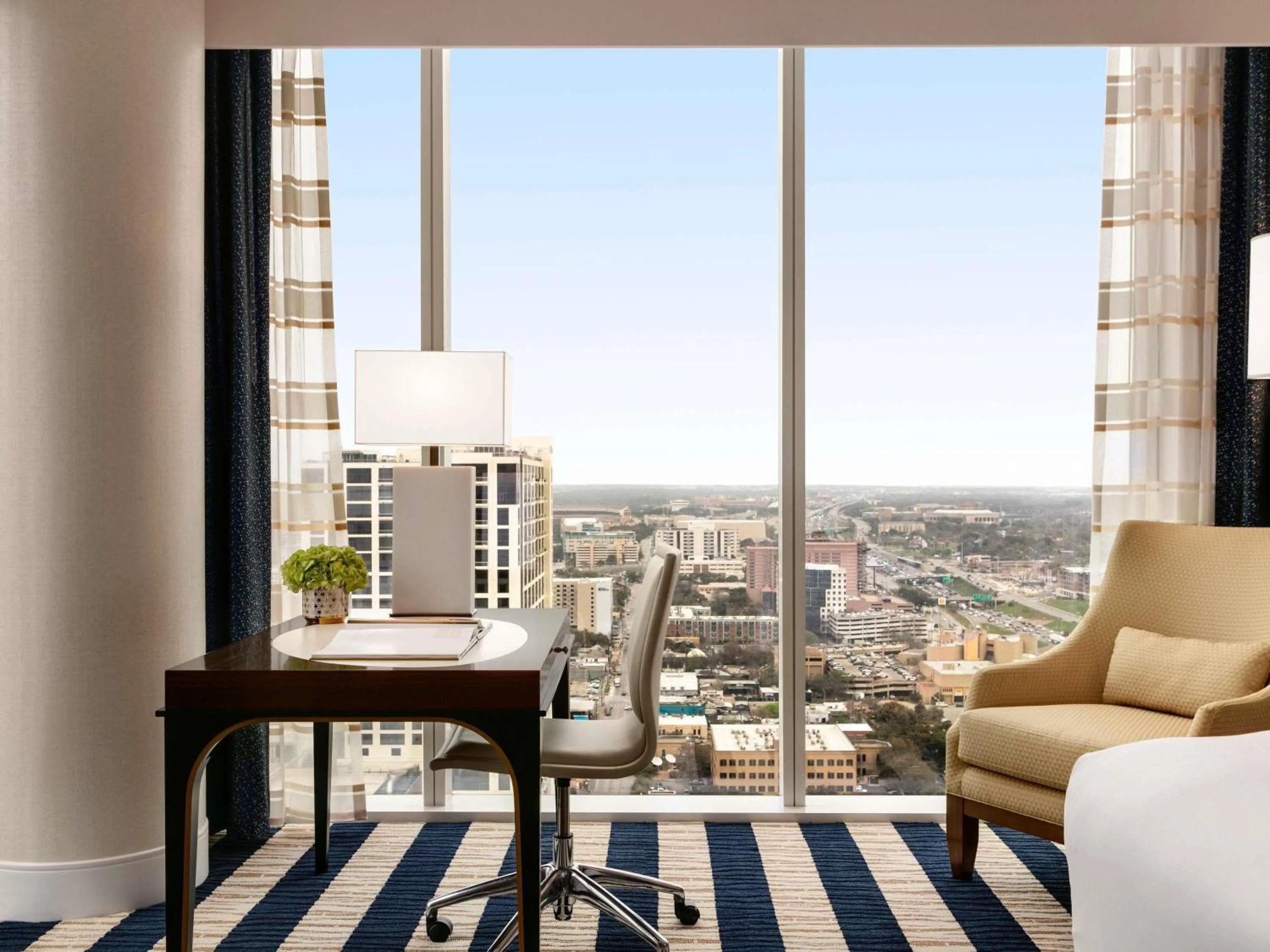 Signature Corner Queen Room with Two Queen Beds and Skyline View in Fairmont Austin