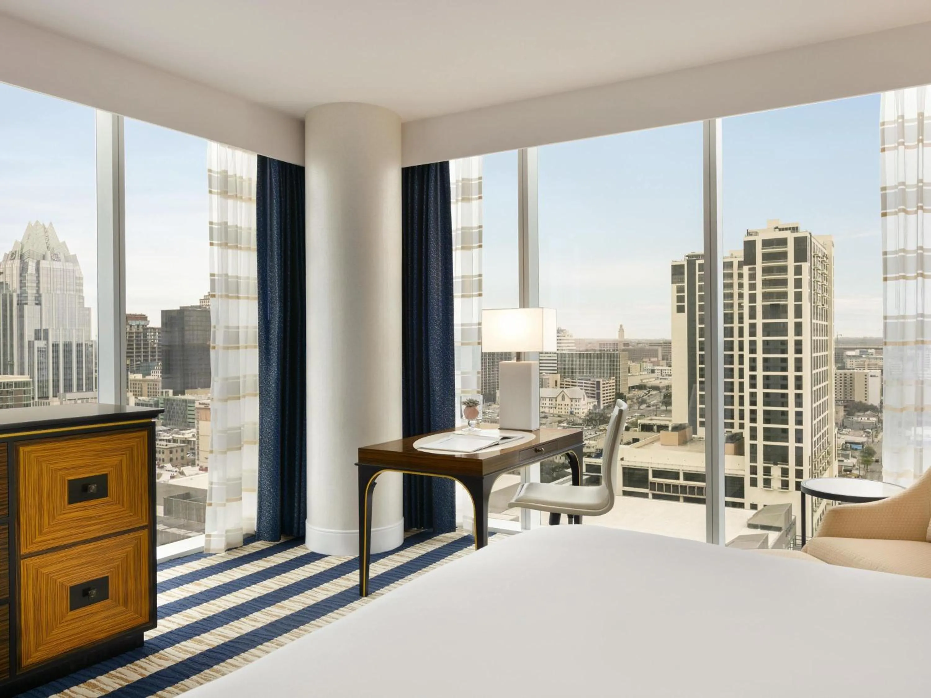 Signature One Bedroom Suite, 1 King Bed in Fairmont Austin