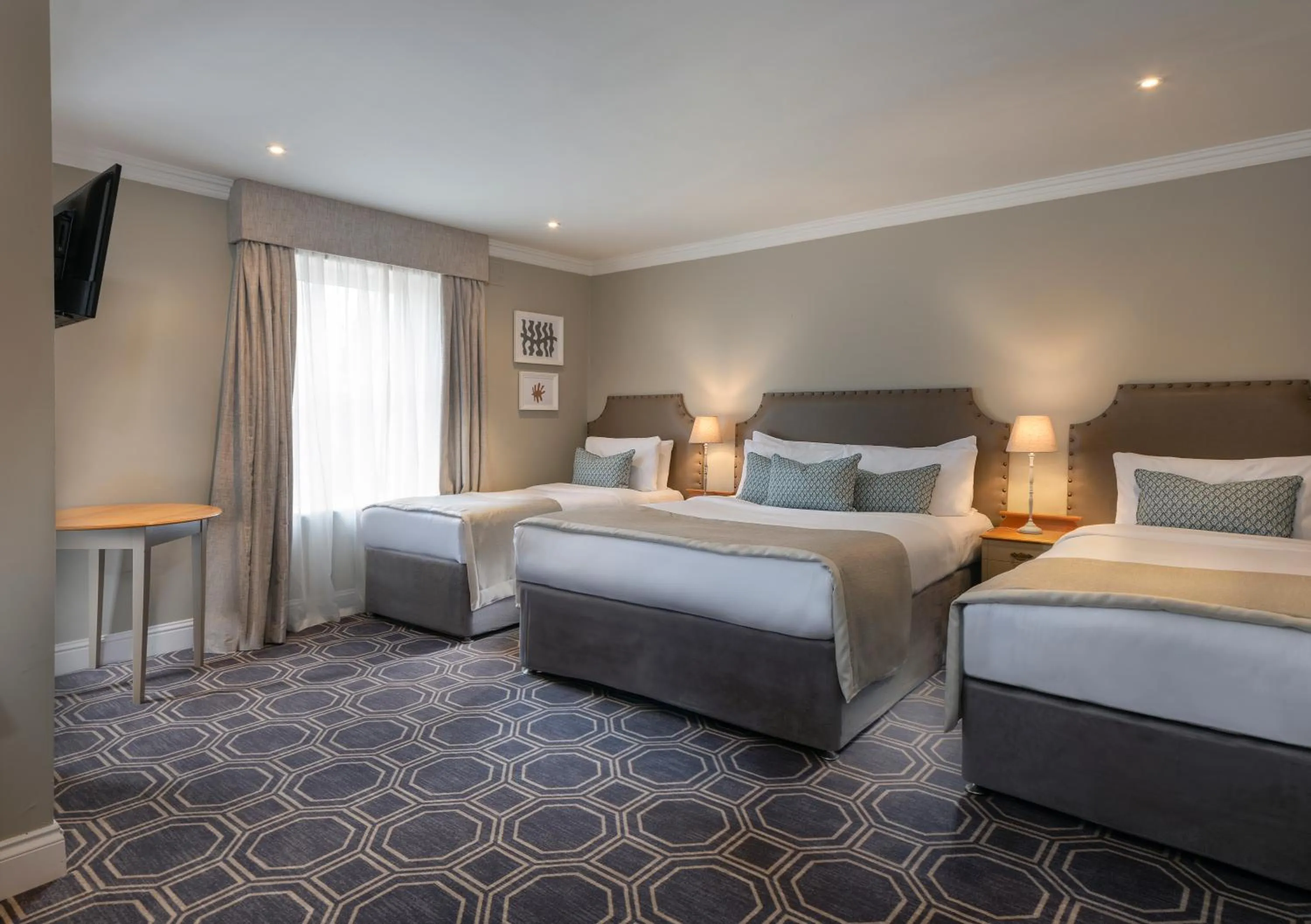 Family Room in Castle Oaks House Hotel