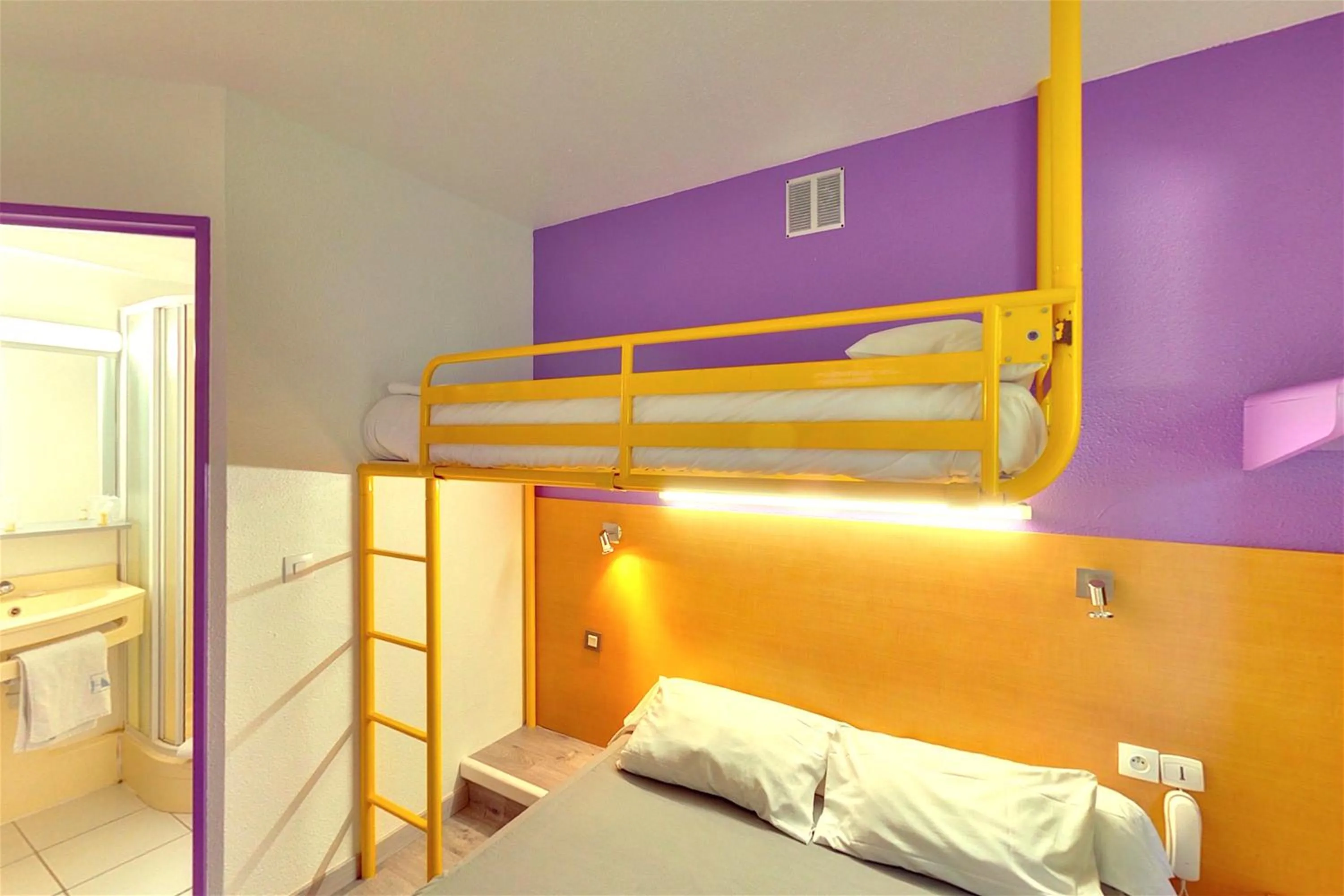 Standard Triple Room (2 Adults + 1 Child) in The Originals Access, Hôtel Béziers Est