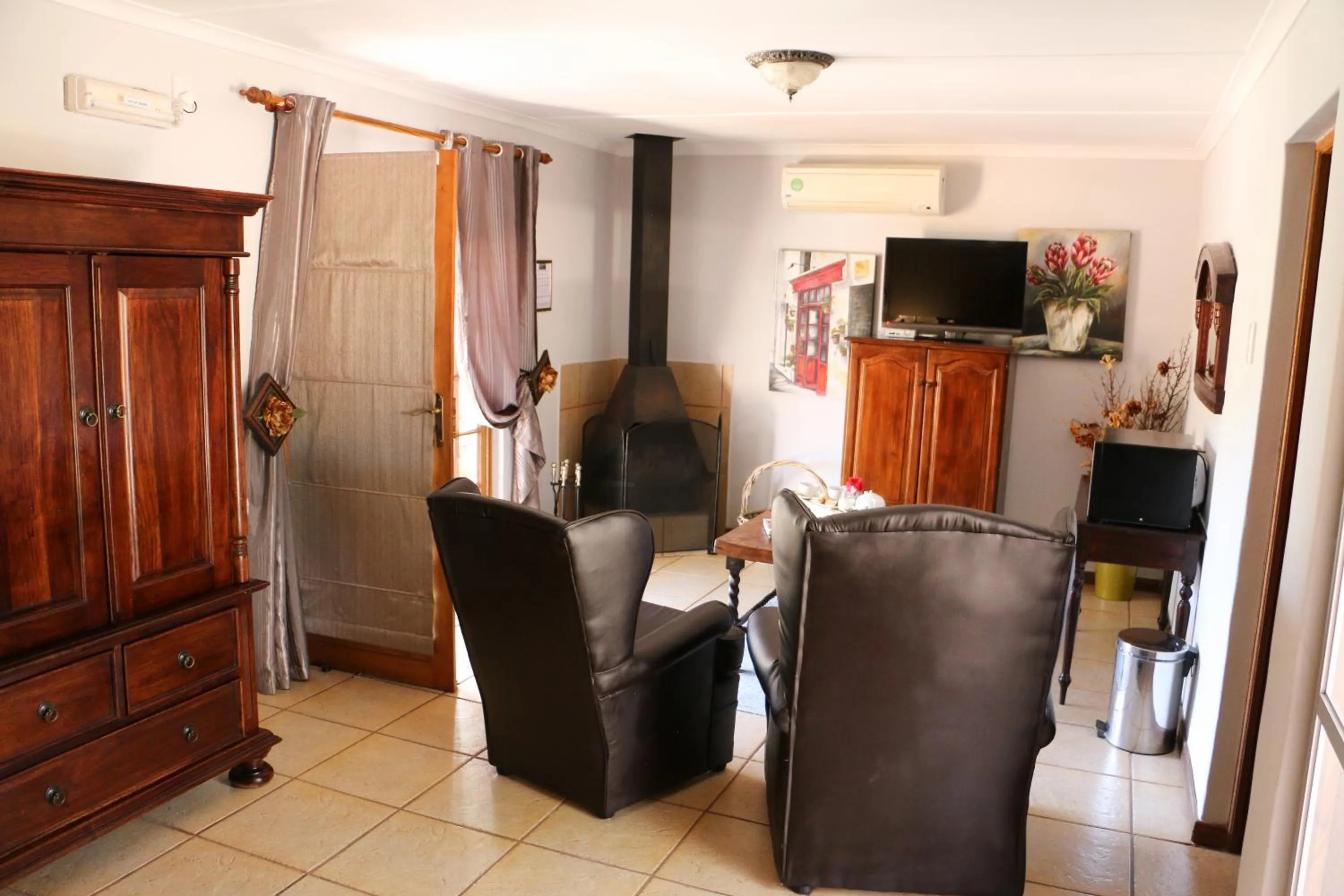 Deluxe Double Room - single occupancy in Daisy Country Lodge