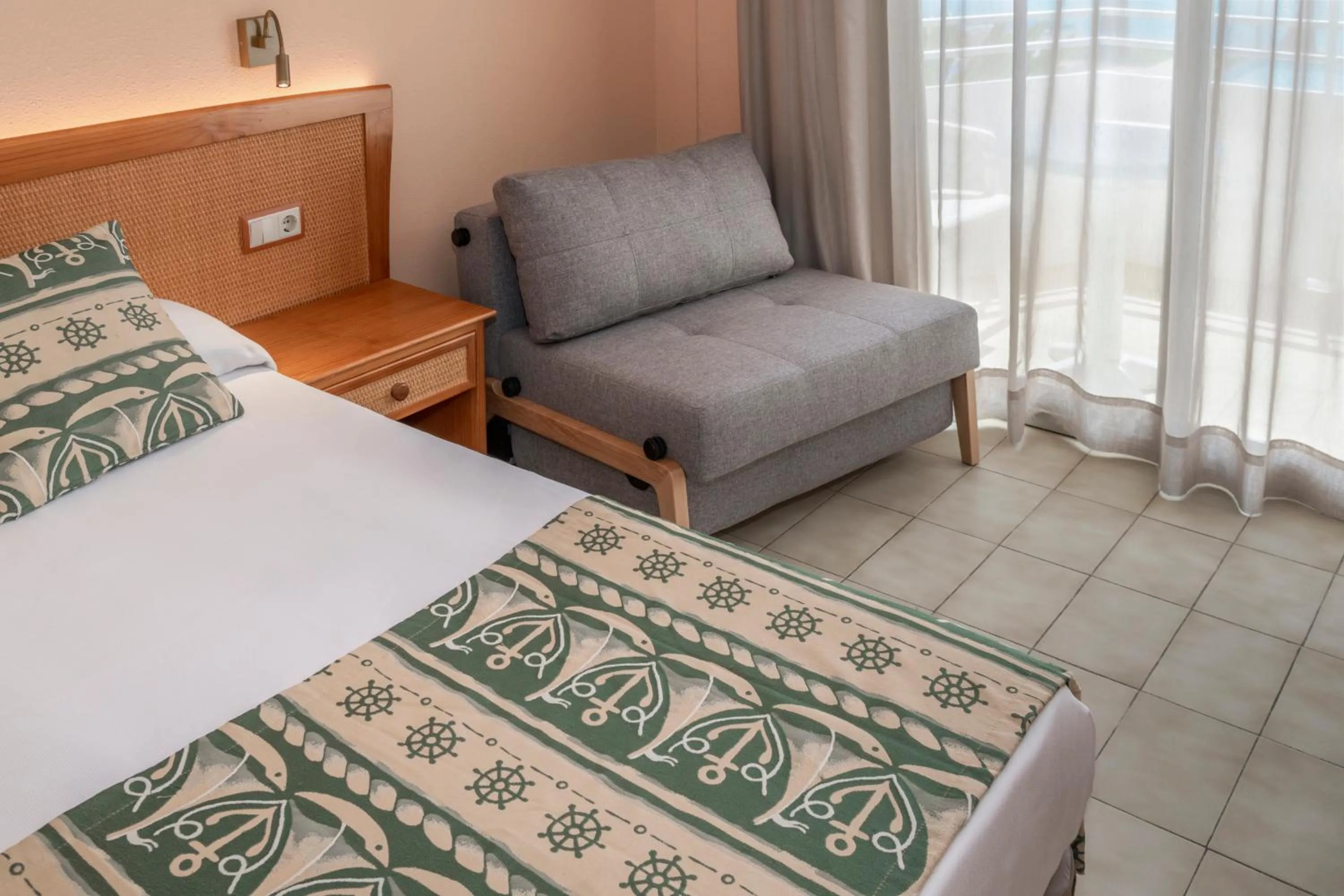 Triple Room in GHT Oasis Tossa & Spa