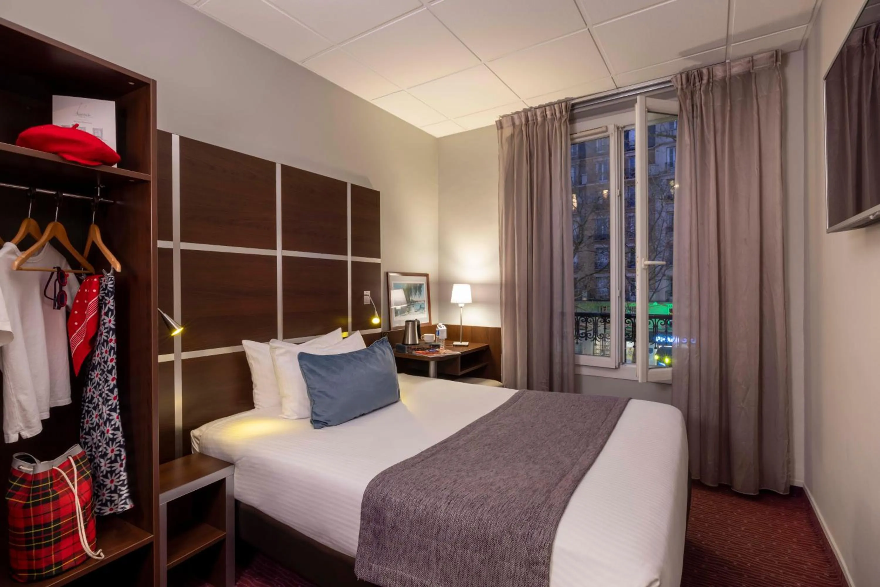 Classic Single Room with Street View in Hôtel L'Interlude