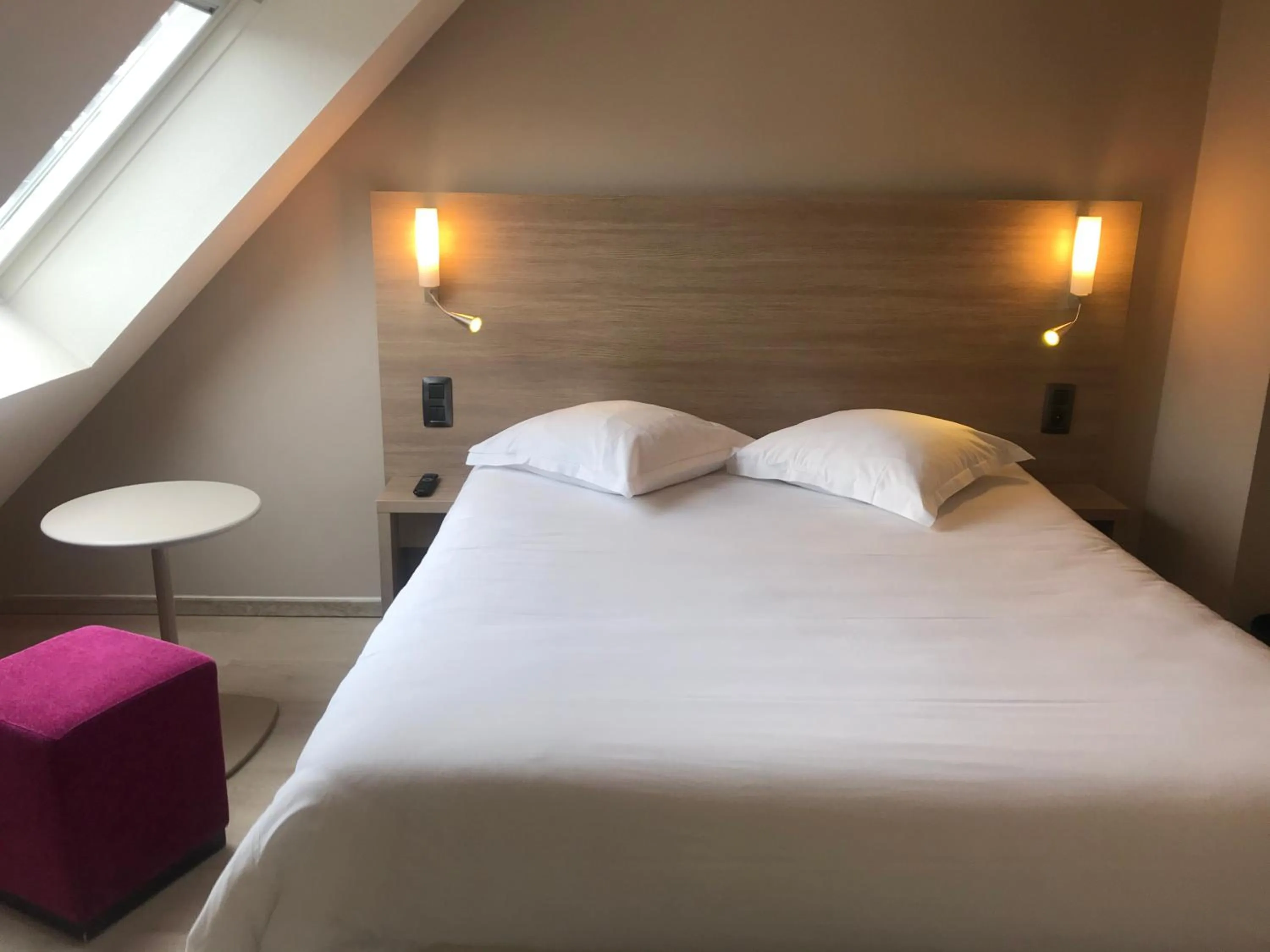 Prestige Double Room in Escale Oceania Quimper Centre