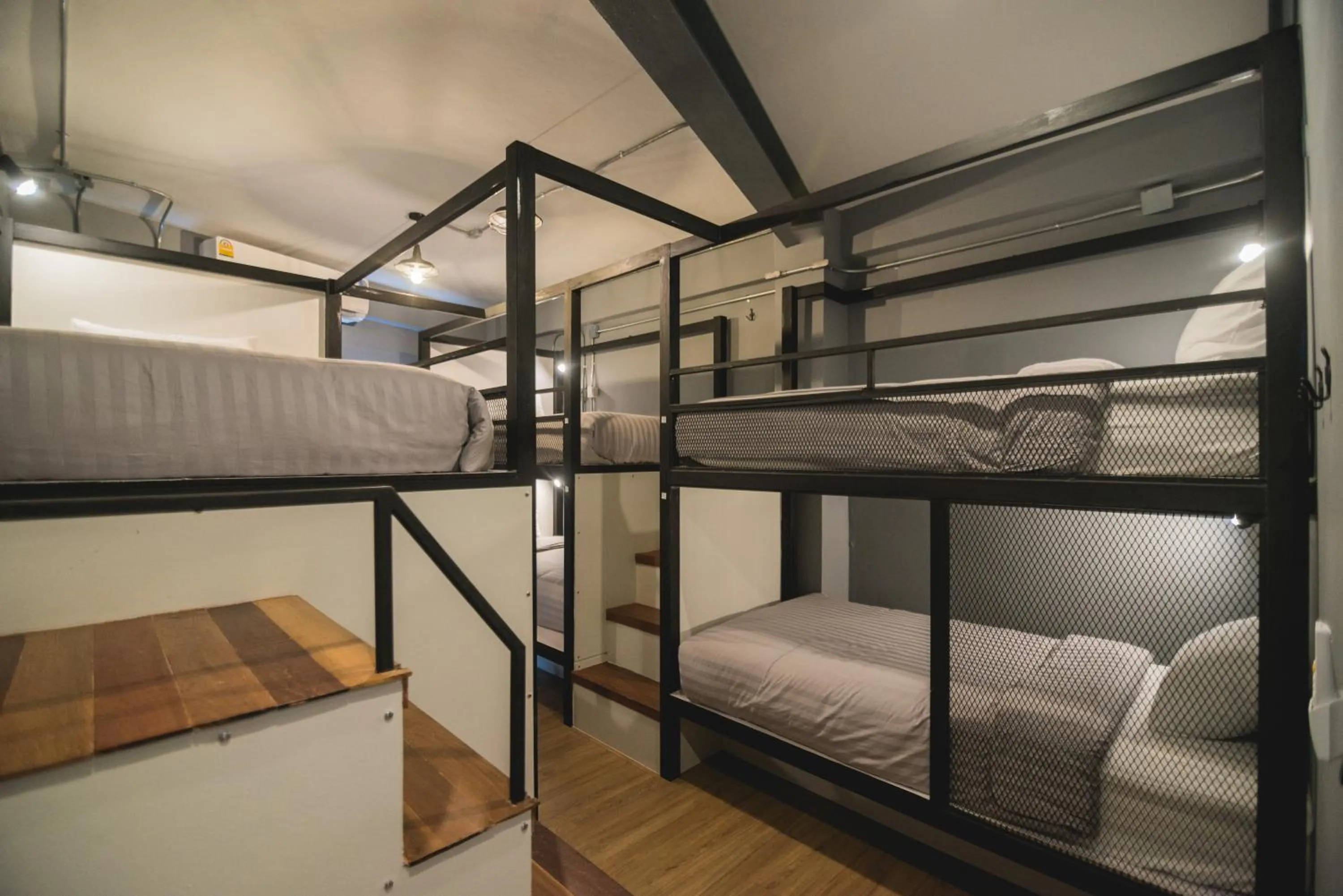 Bunk Bed in Mixed Dormitory Room in Chernchan Hostel