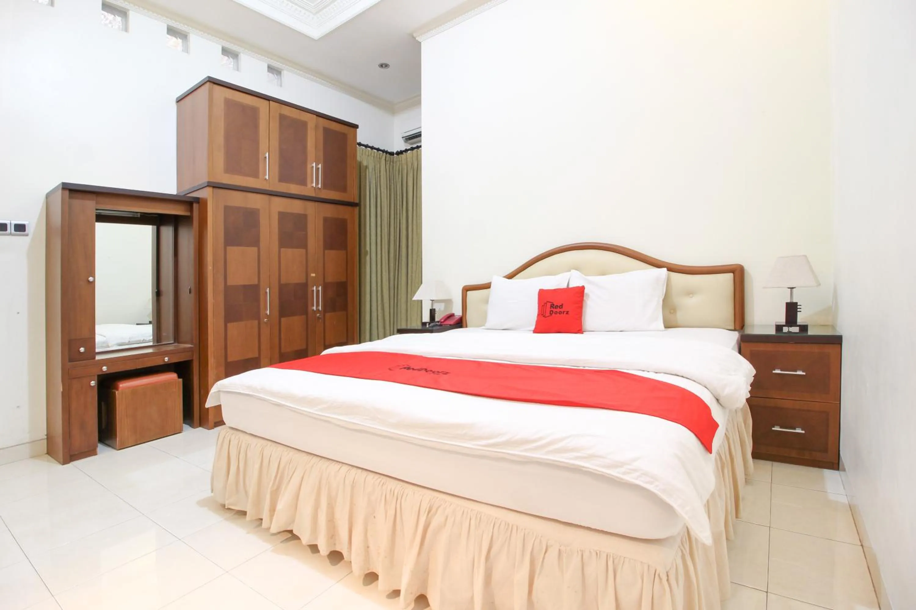Deluxe Room in RedDoorz plus @ Tegal Panggung