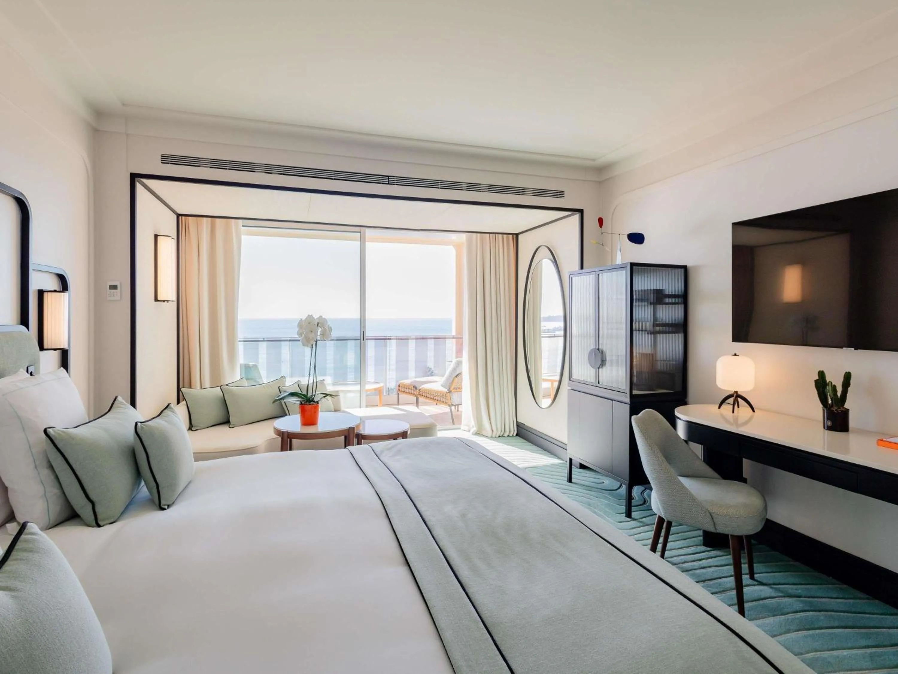 Prestige Superior Room with Terrace and Sea View in Mondrian Cannes