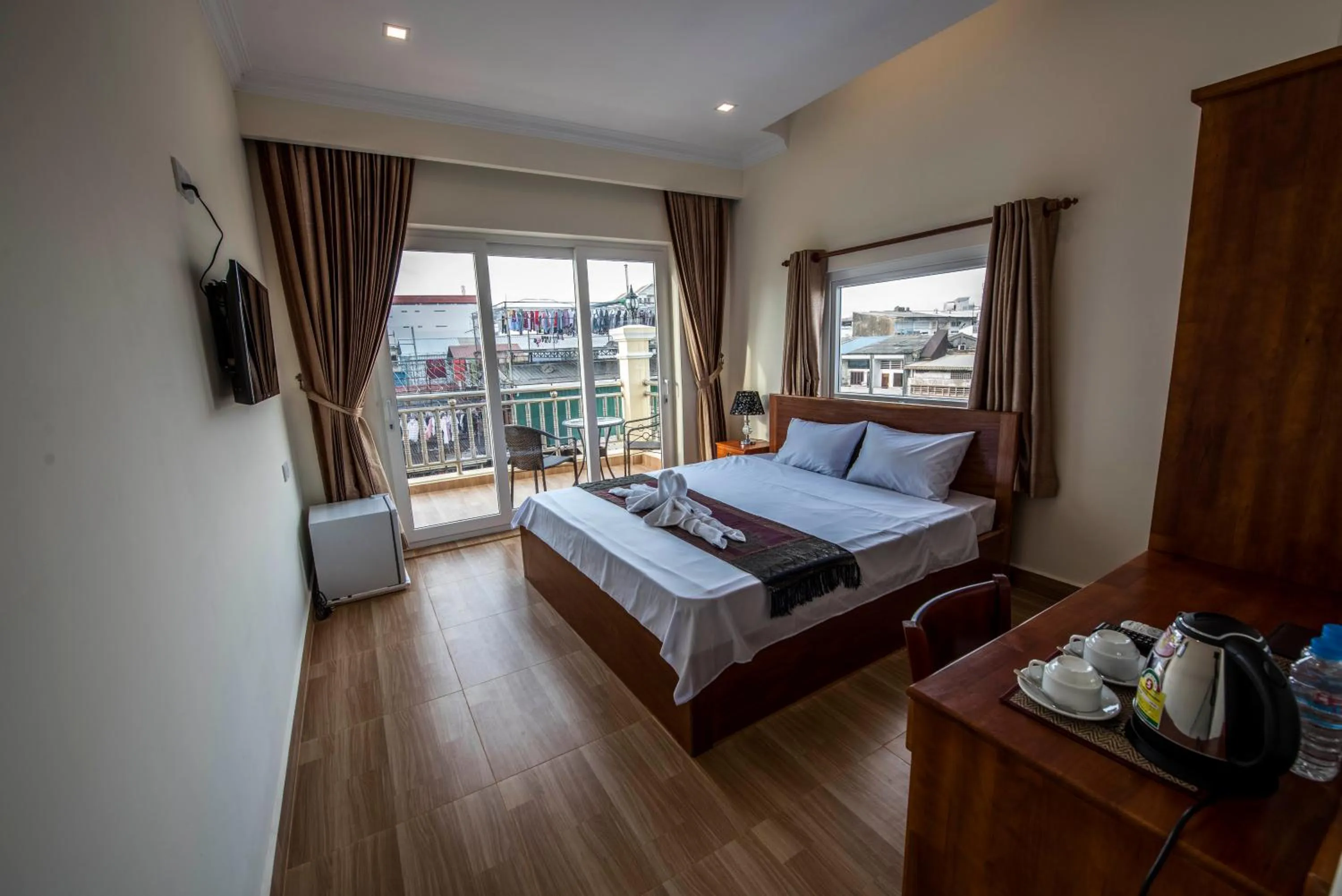 Deluxe Double Room in Phnom Penh Le Vincent Hotel