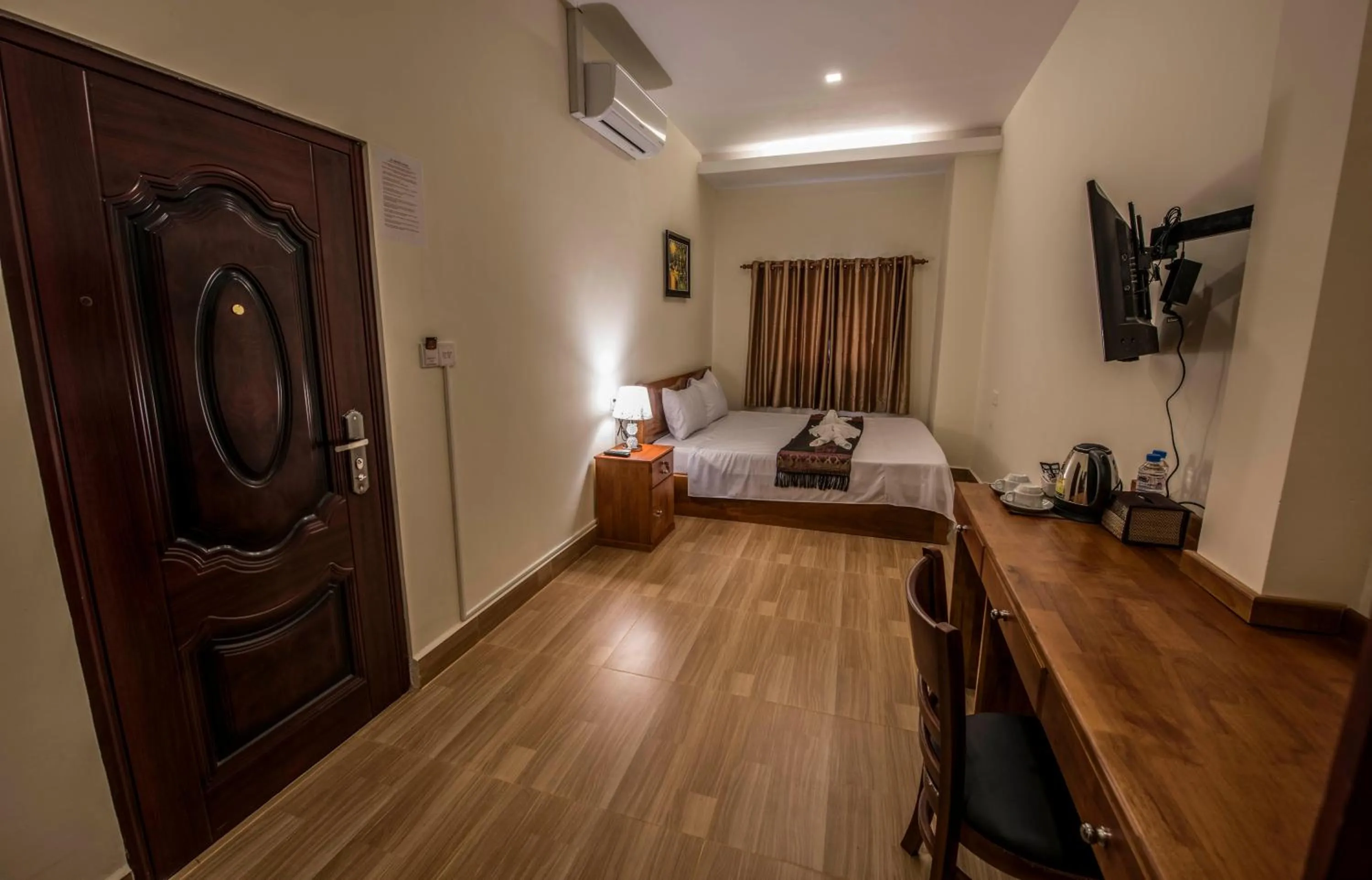 Standard Double Room in Phnom Penh Le Vincent Hotel