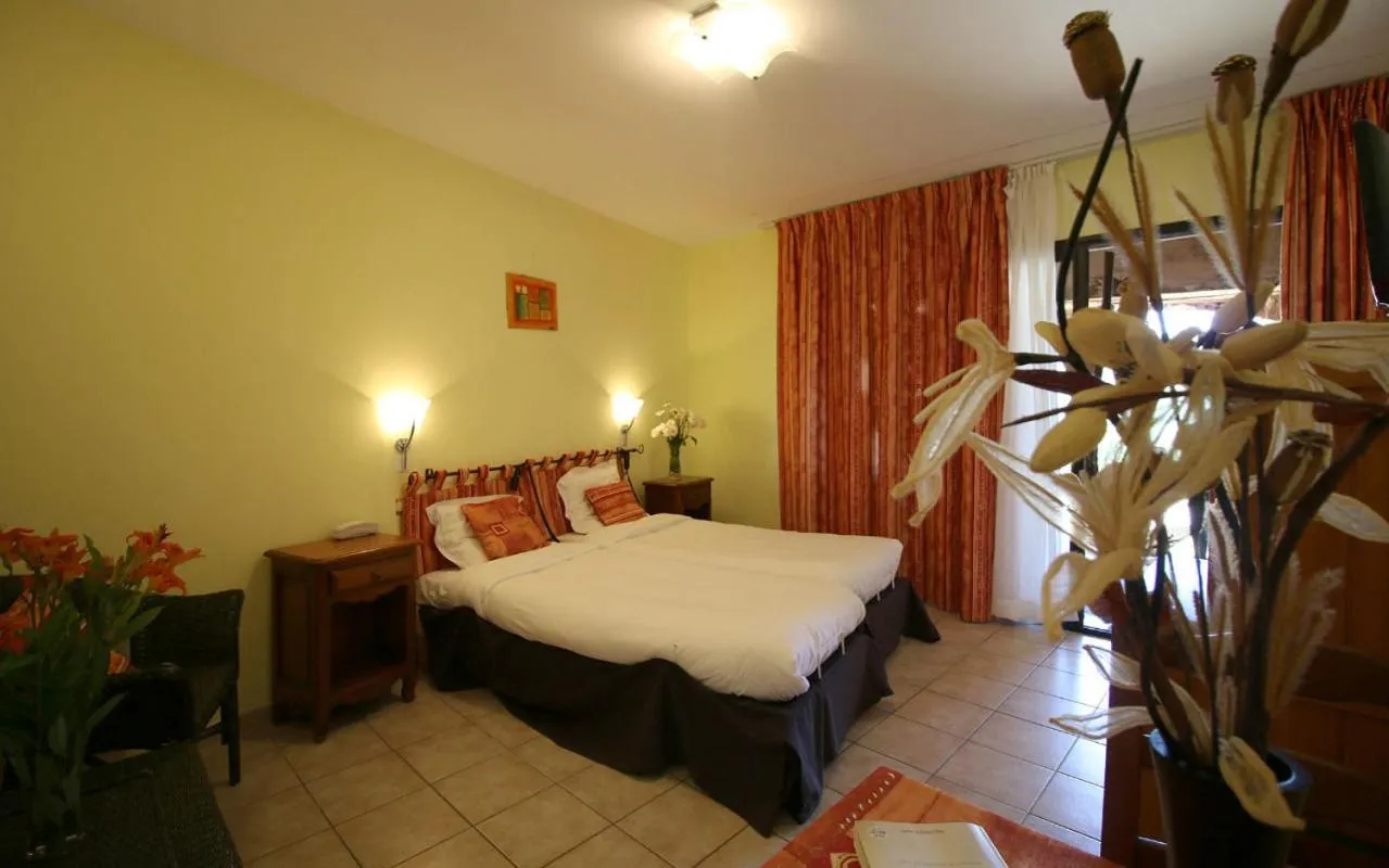 Double or Twin Room - Disability Access in Logis Hôtel-restaurant La Mère Biquette