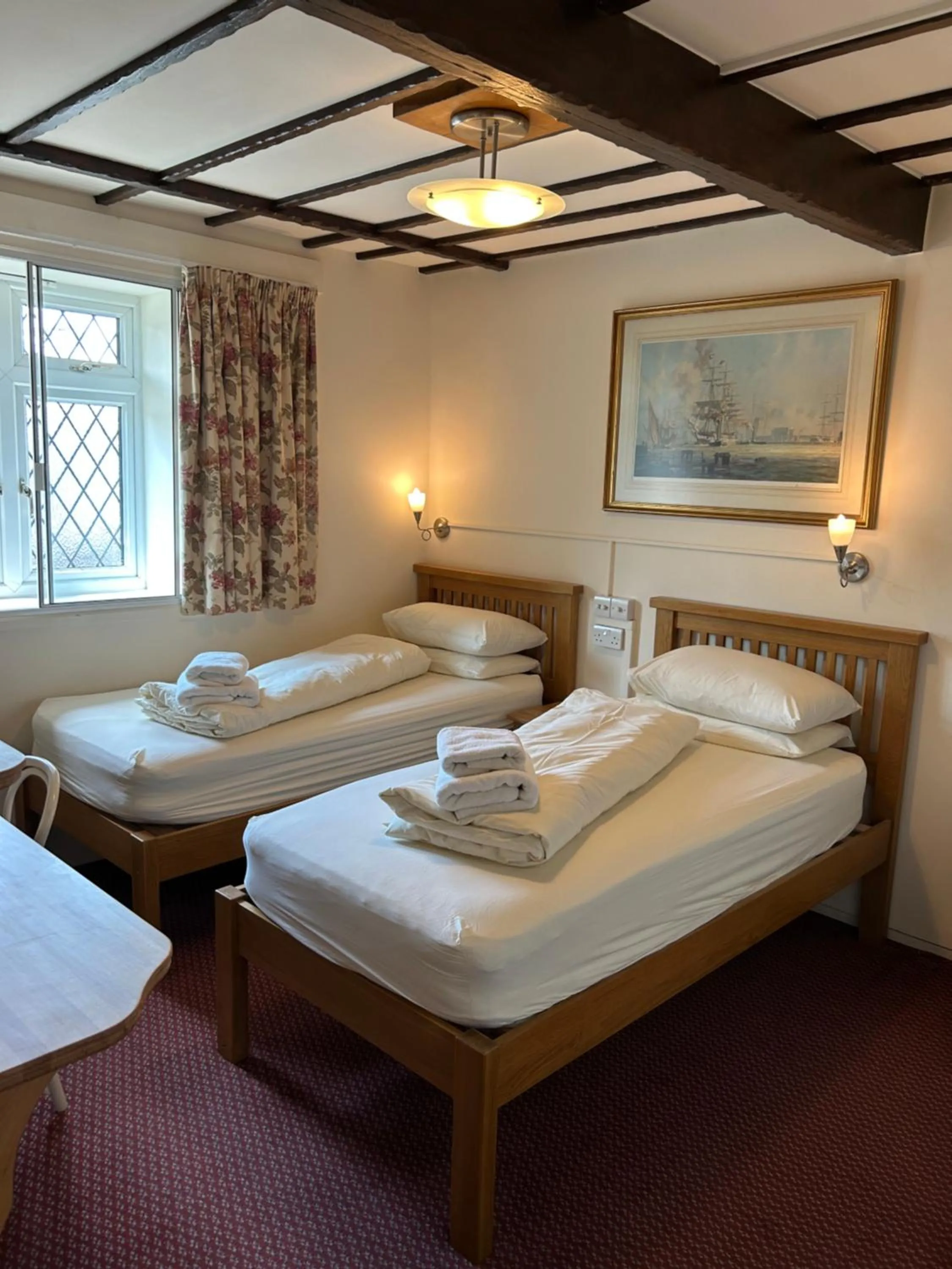 Superior Twin Room in Oakwood Bed and Breakfast Heathrow
