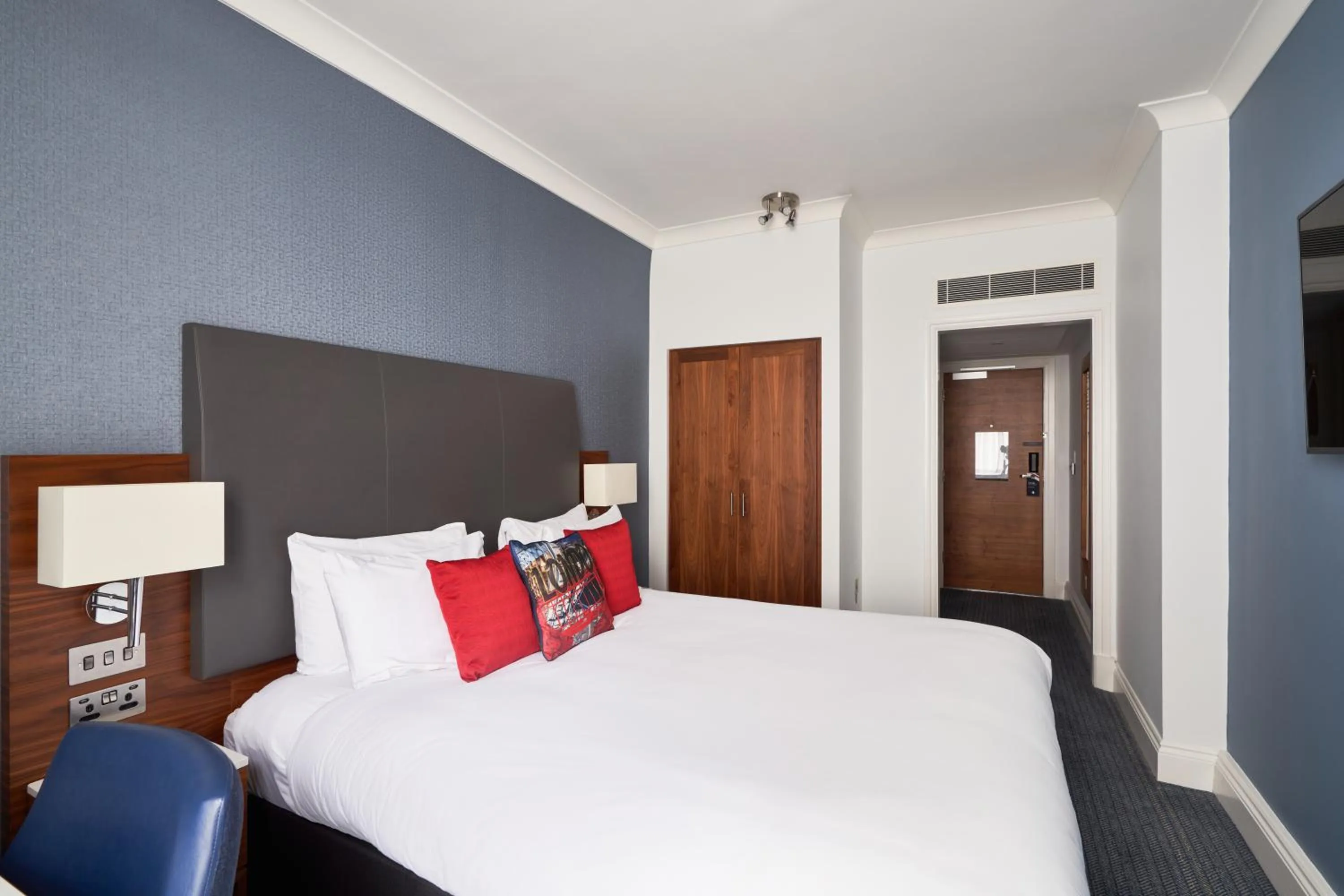 Classic Double in The Cumberland, London