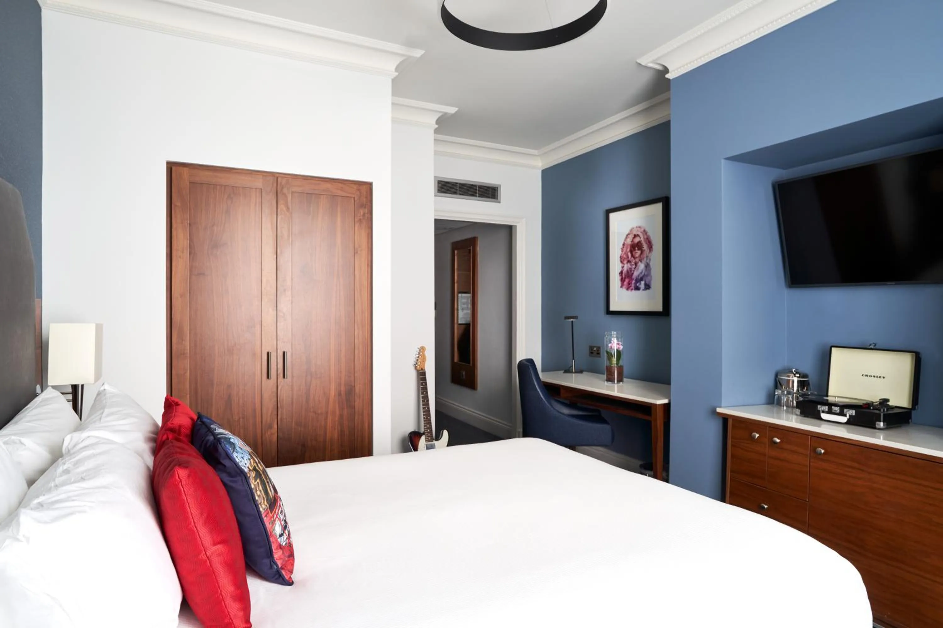 Classic Double in The Cumberland, London