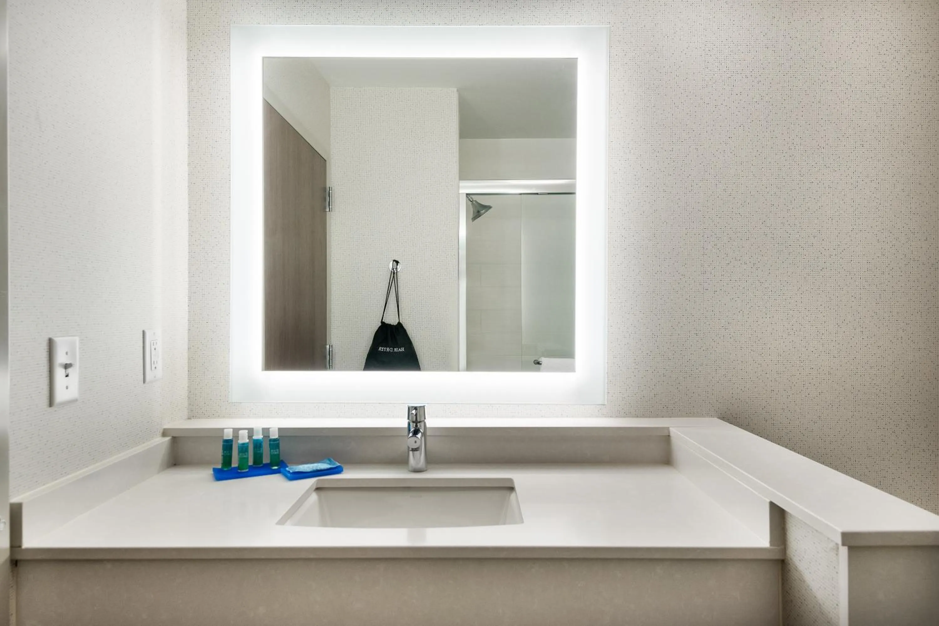 Standard Room in Holiday Inn Express Queensbury-Lake George Area by IHG