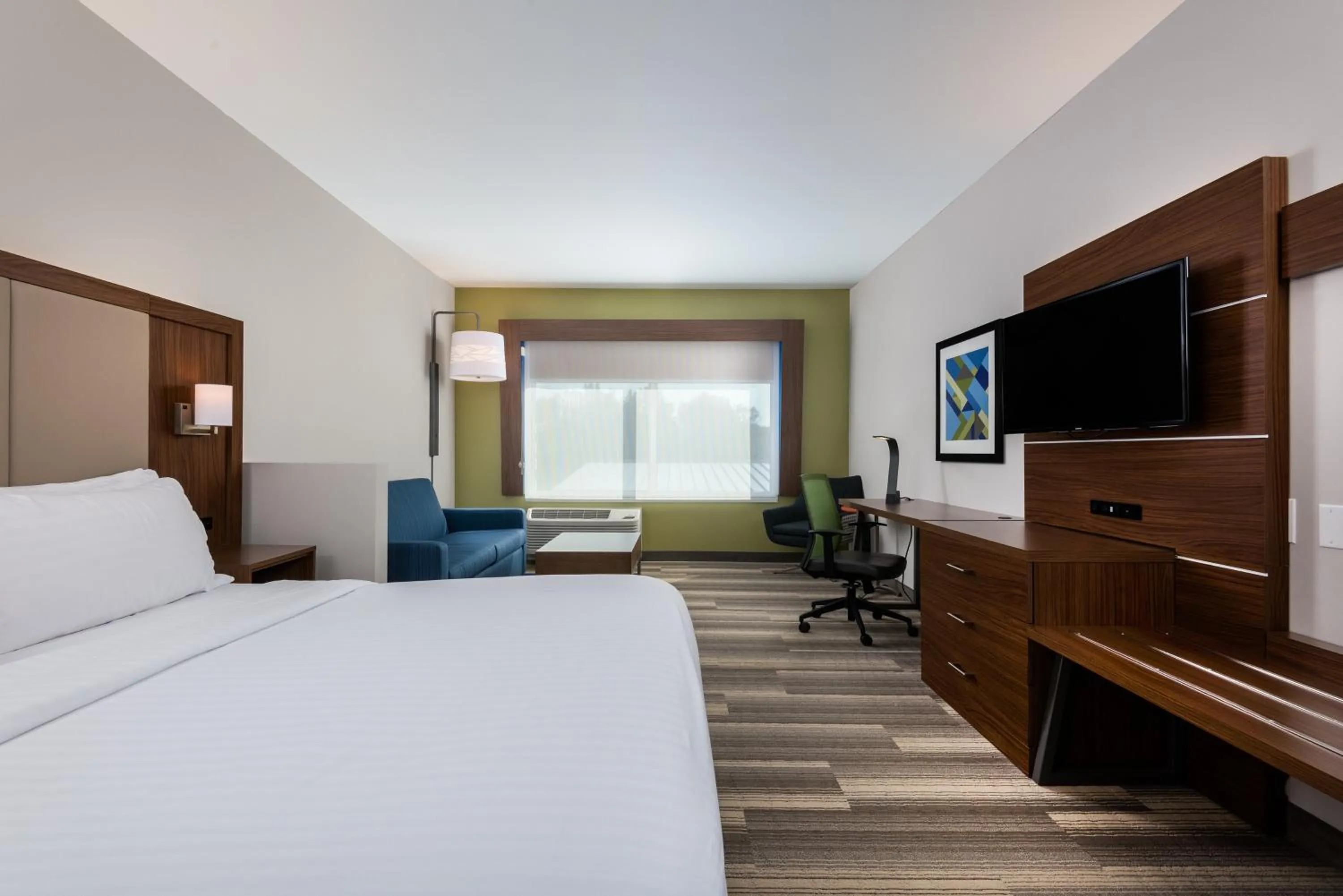 King Suite in Holiday Inn Express Queensbury-Lake George Area by IHG