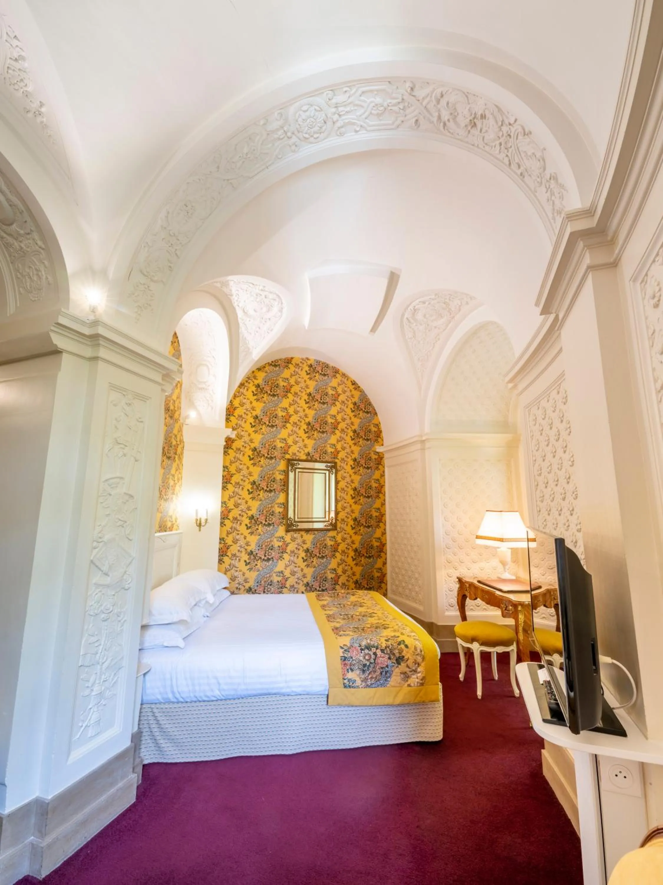 Superior Double Room - Pavillon area in Château D'artigny