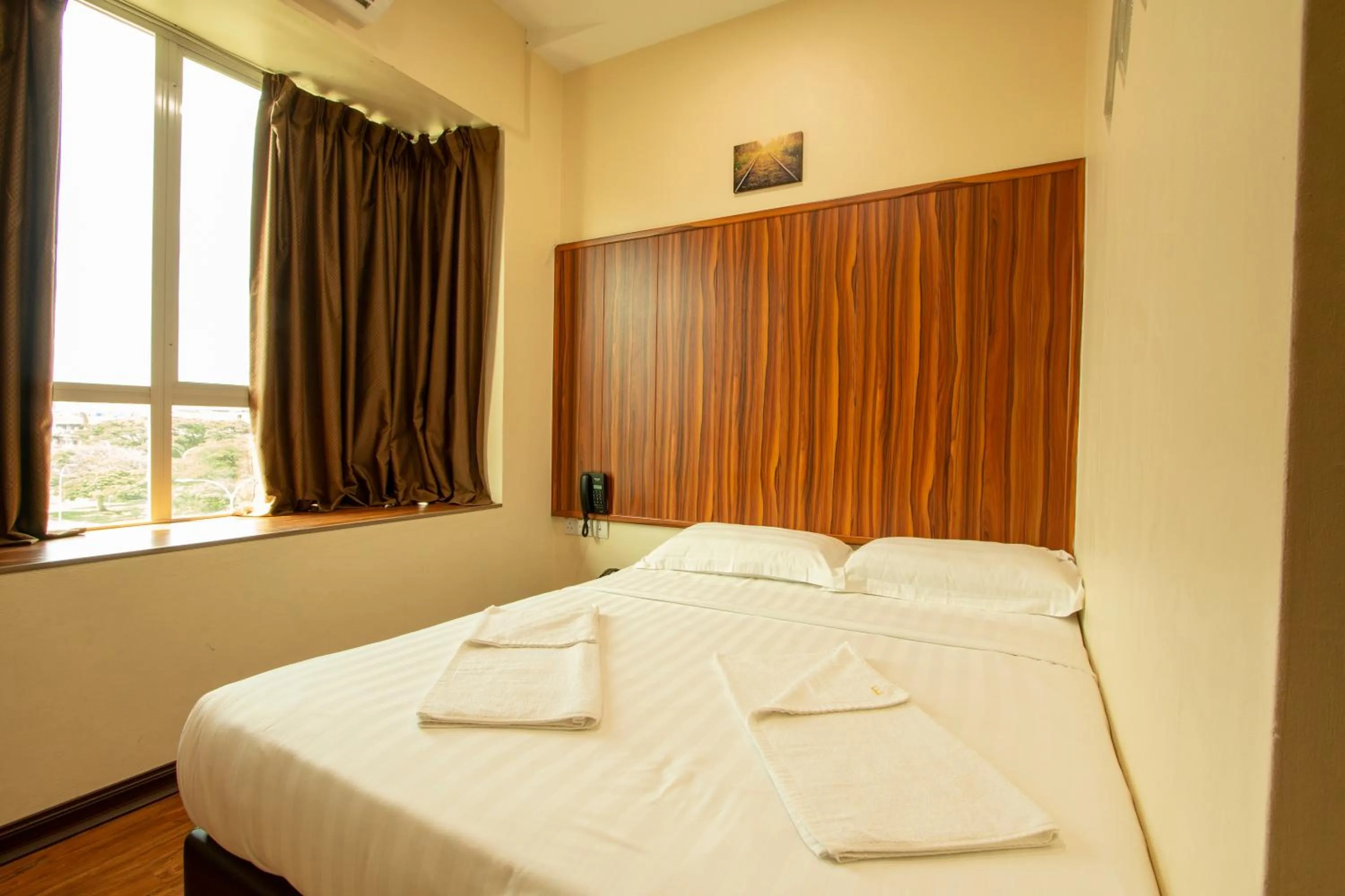 Deluxe Queen Room in Expo Hotel