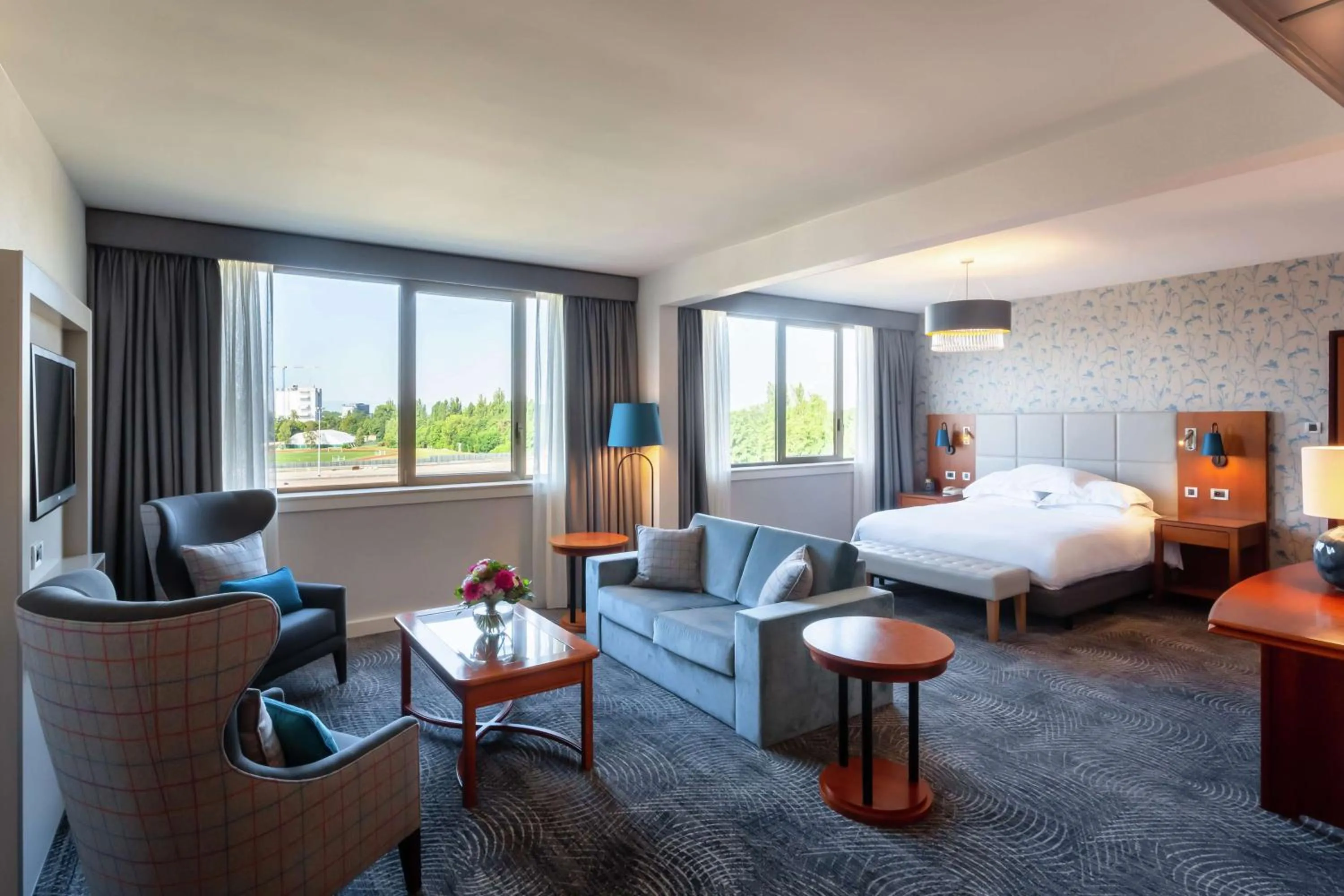 Deluxe King Room with Sofa Bed in Hilton Strasbourg