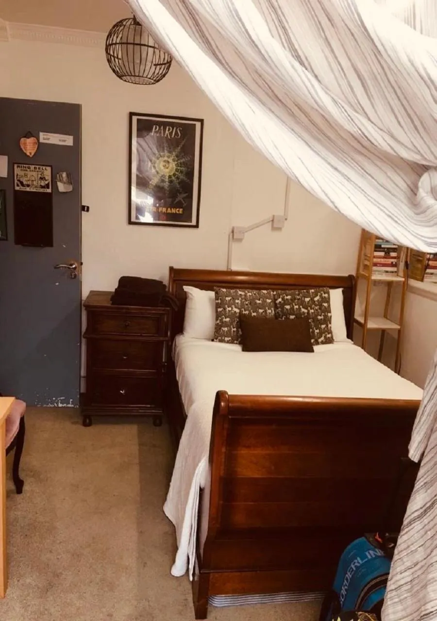 Standard Double Room with Shared Bathroom in Hudsons