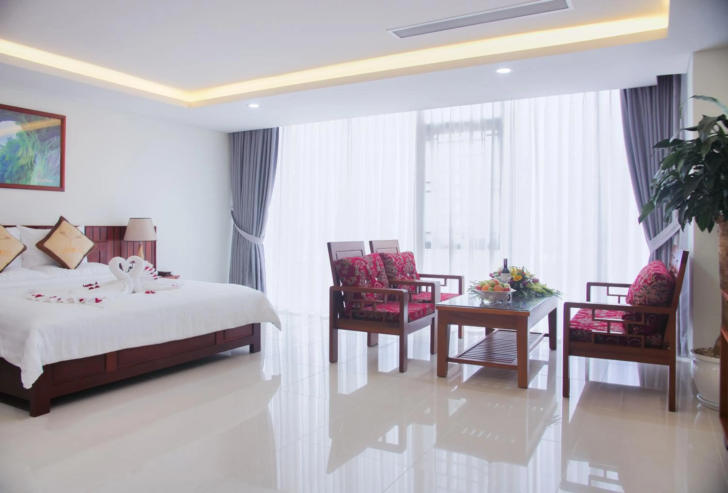Suite with Sea View in Vinh Hoang Hotel