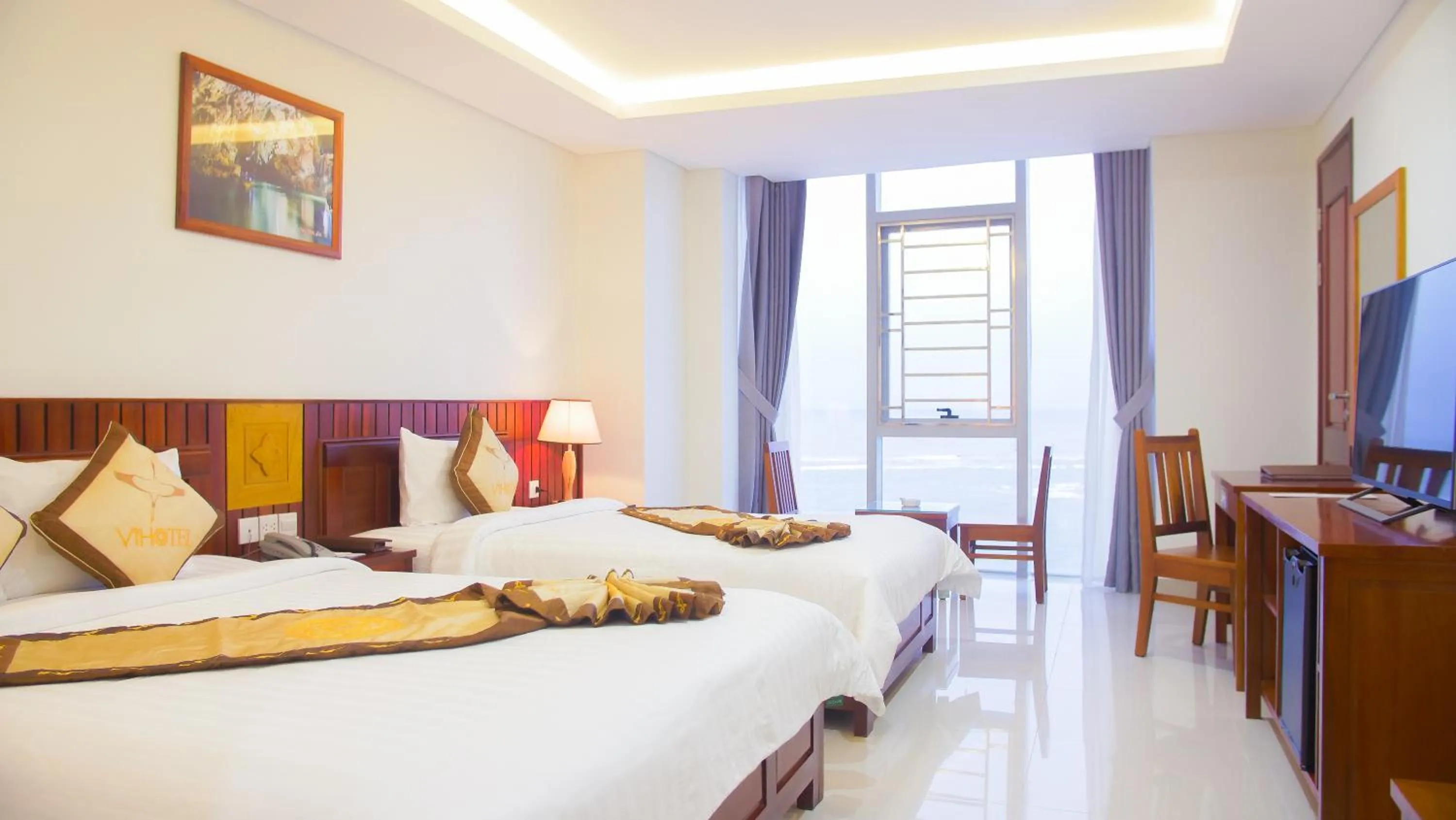 Twin Room with Sea View in Vinh Hoang Hotel