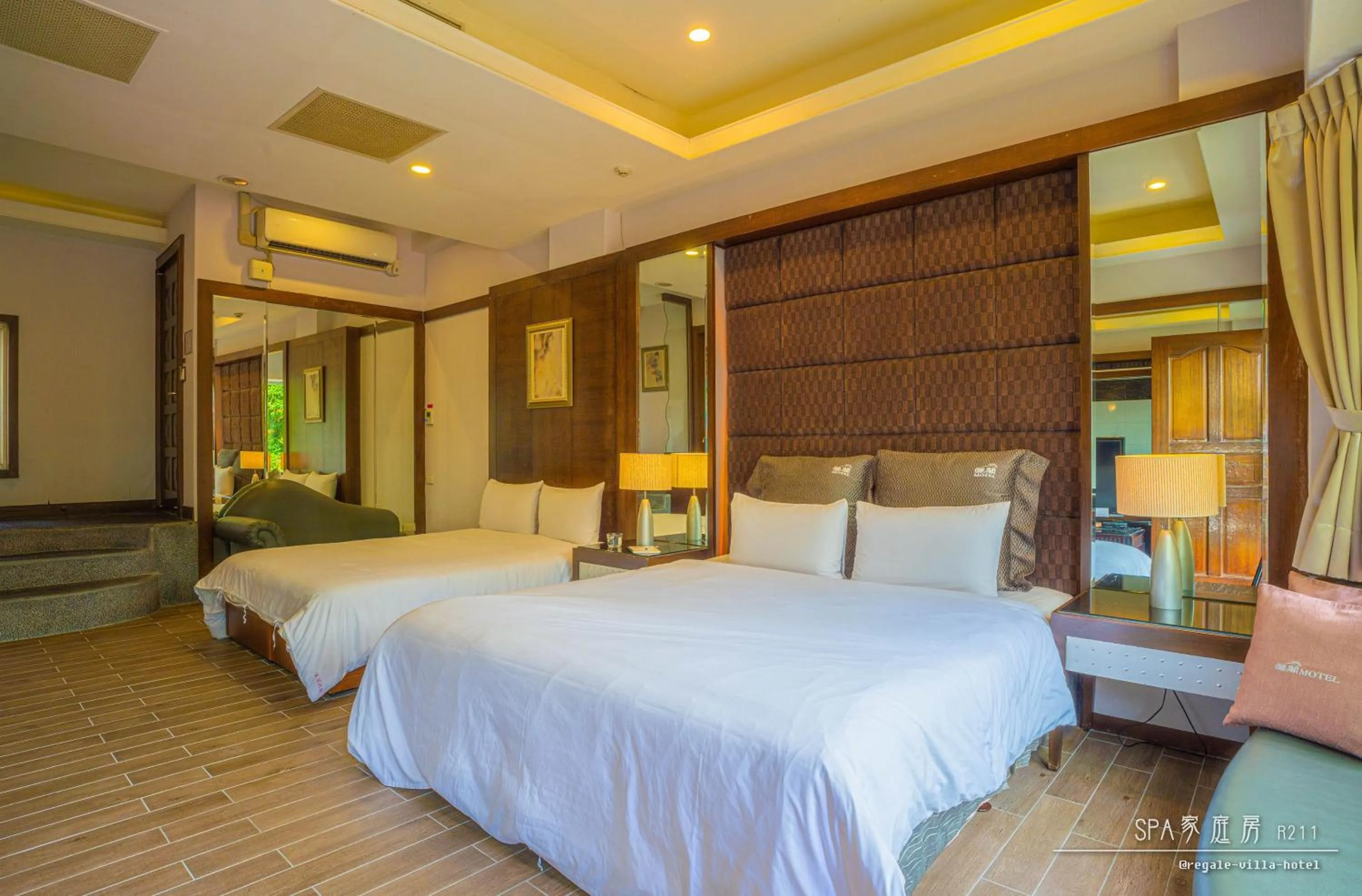 Quadruple Room with Terrace in Regale Motel