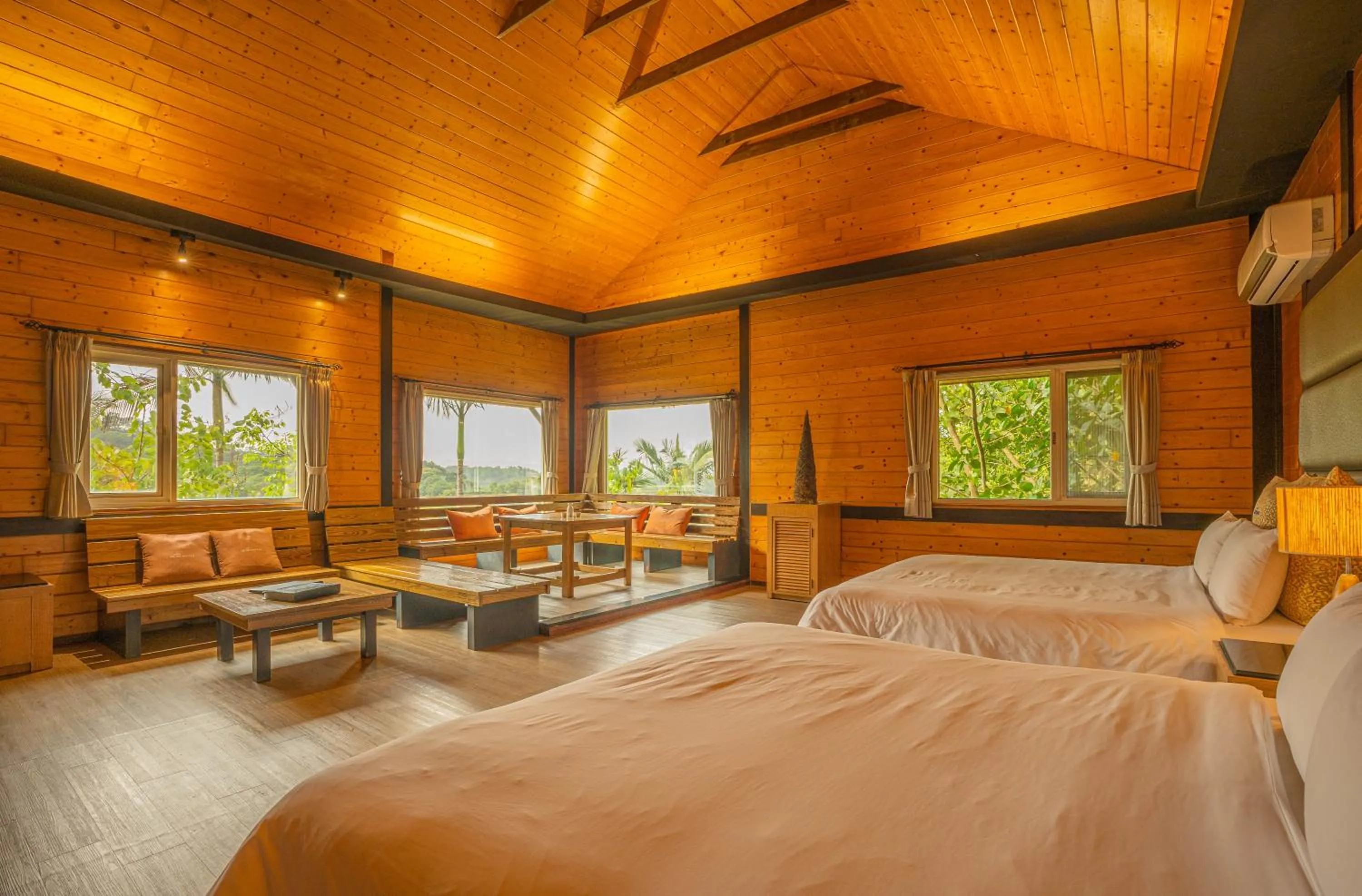 Superior Queen Room with Two Queen Beds in Regale Motel