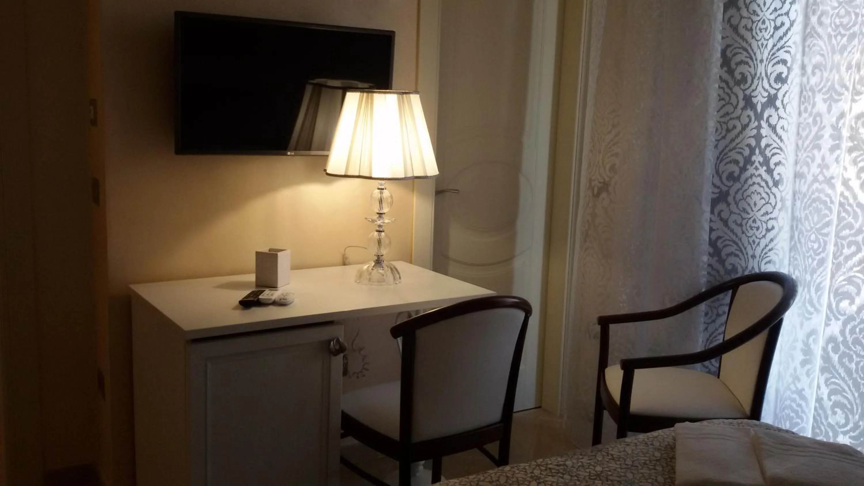 Deluxe Double Room with Terrace in Daphnae House