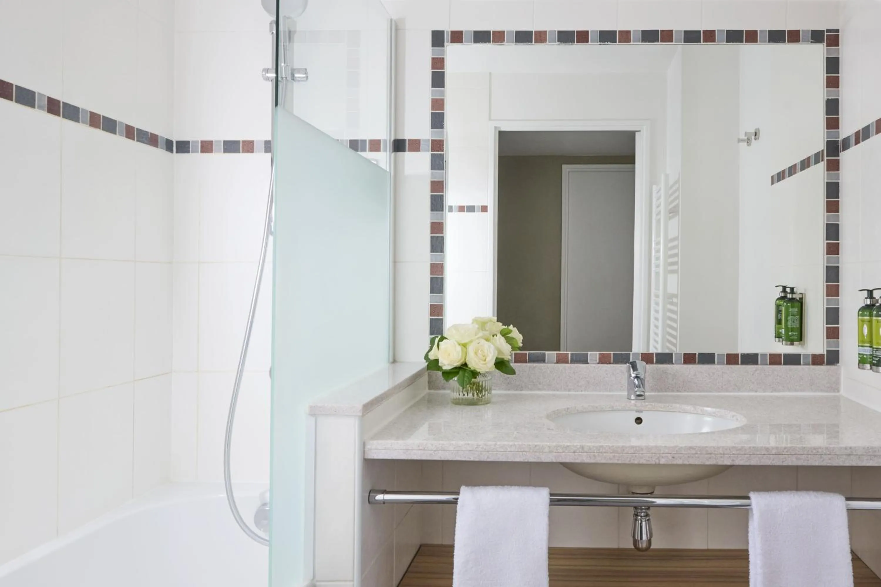  One-Bedroom Deluxe Apartment - 40m2 (4 adults) in Fraser Suites Paris La Défense