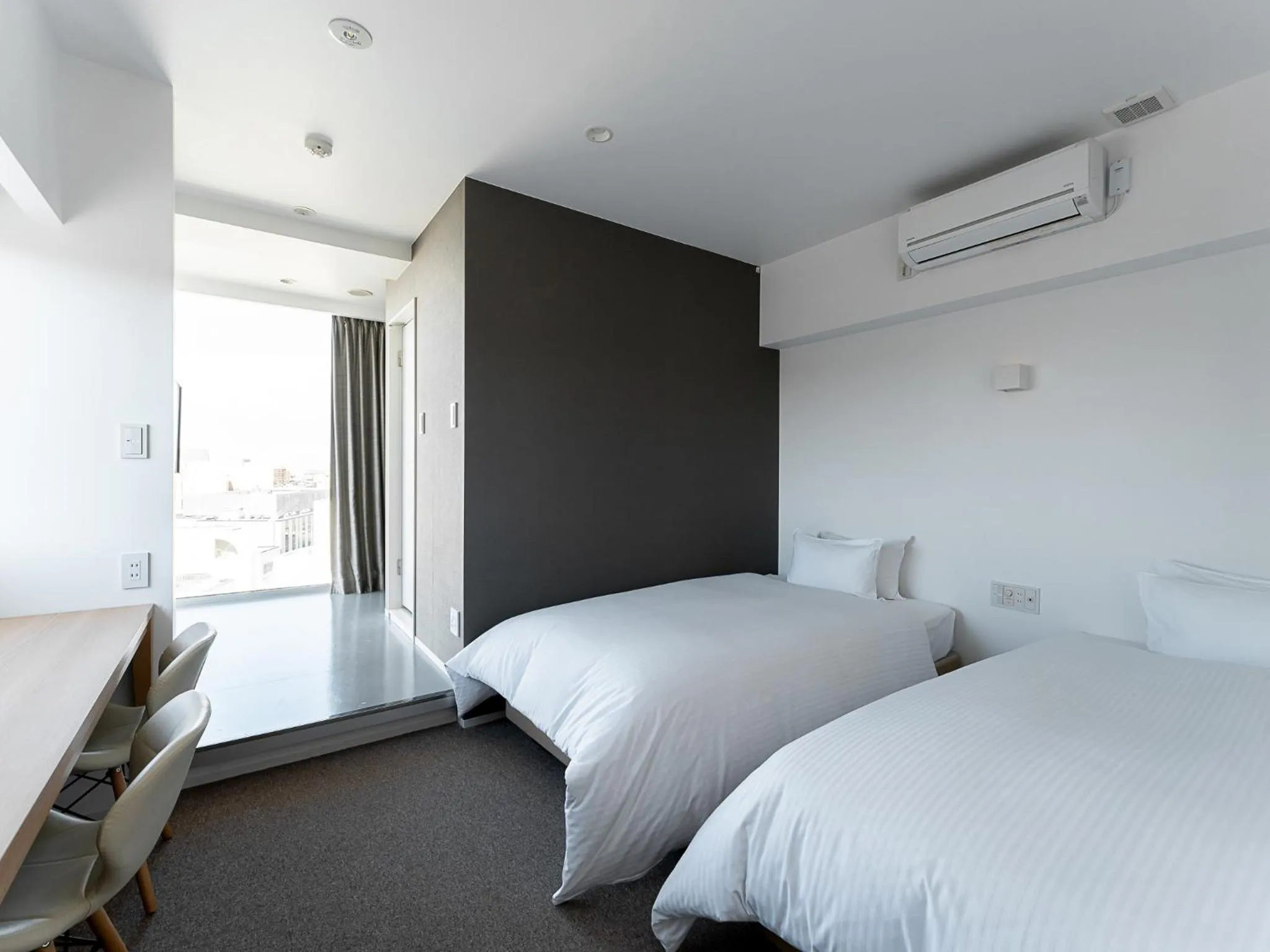 Corner Twin Room in Kaname Inn Tatemachi