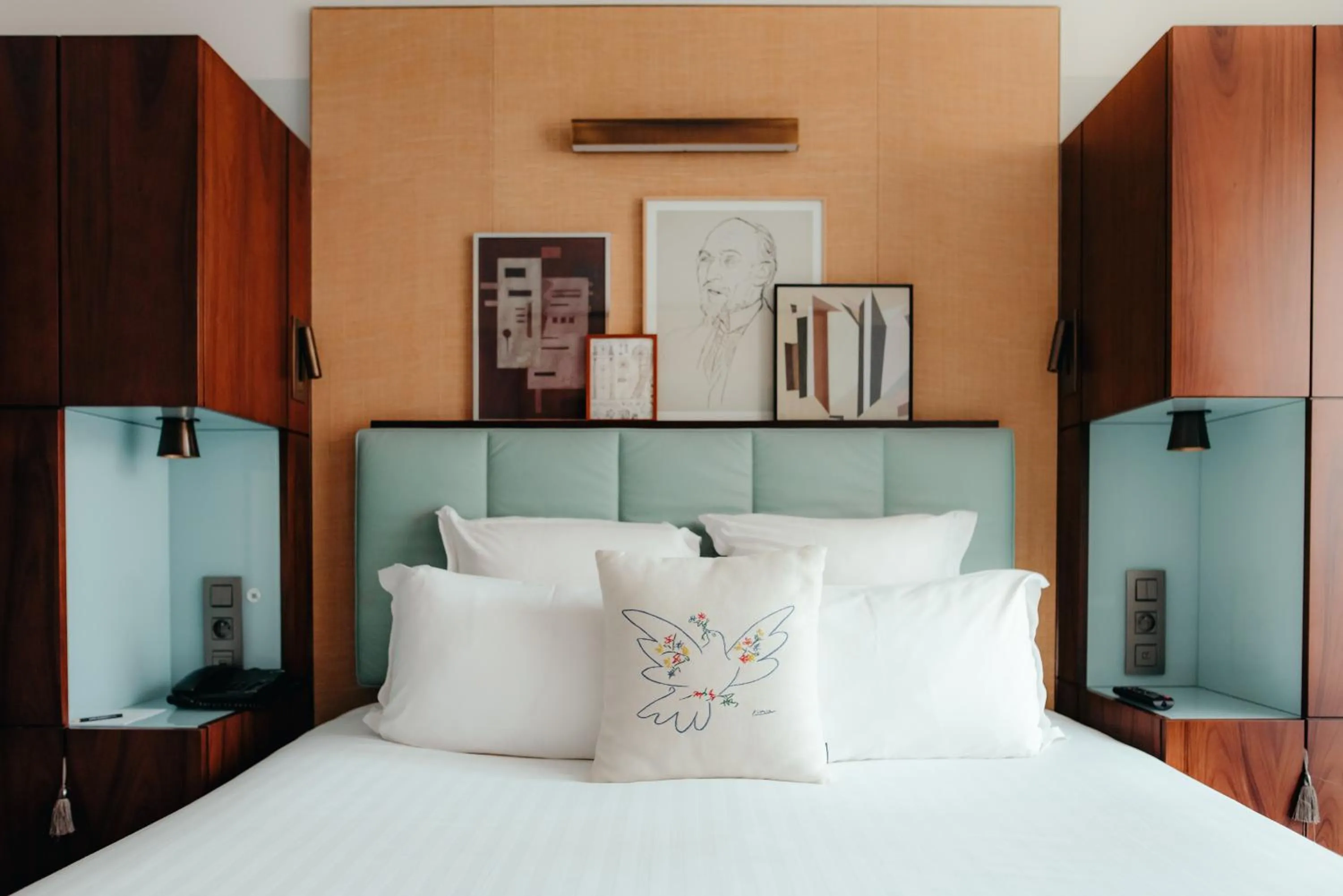 Standard Double Room with Pool access in Hotel Eiffel Blomet