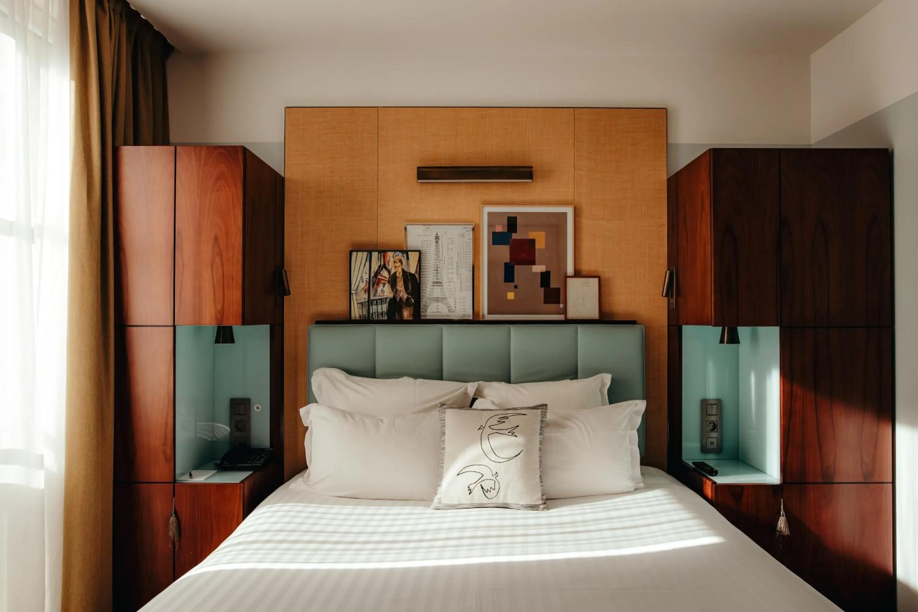 Superior Double Room with Pool Access in Hotel Eiffel Blomet