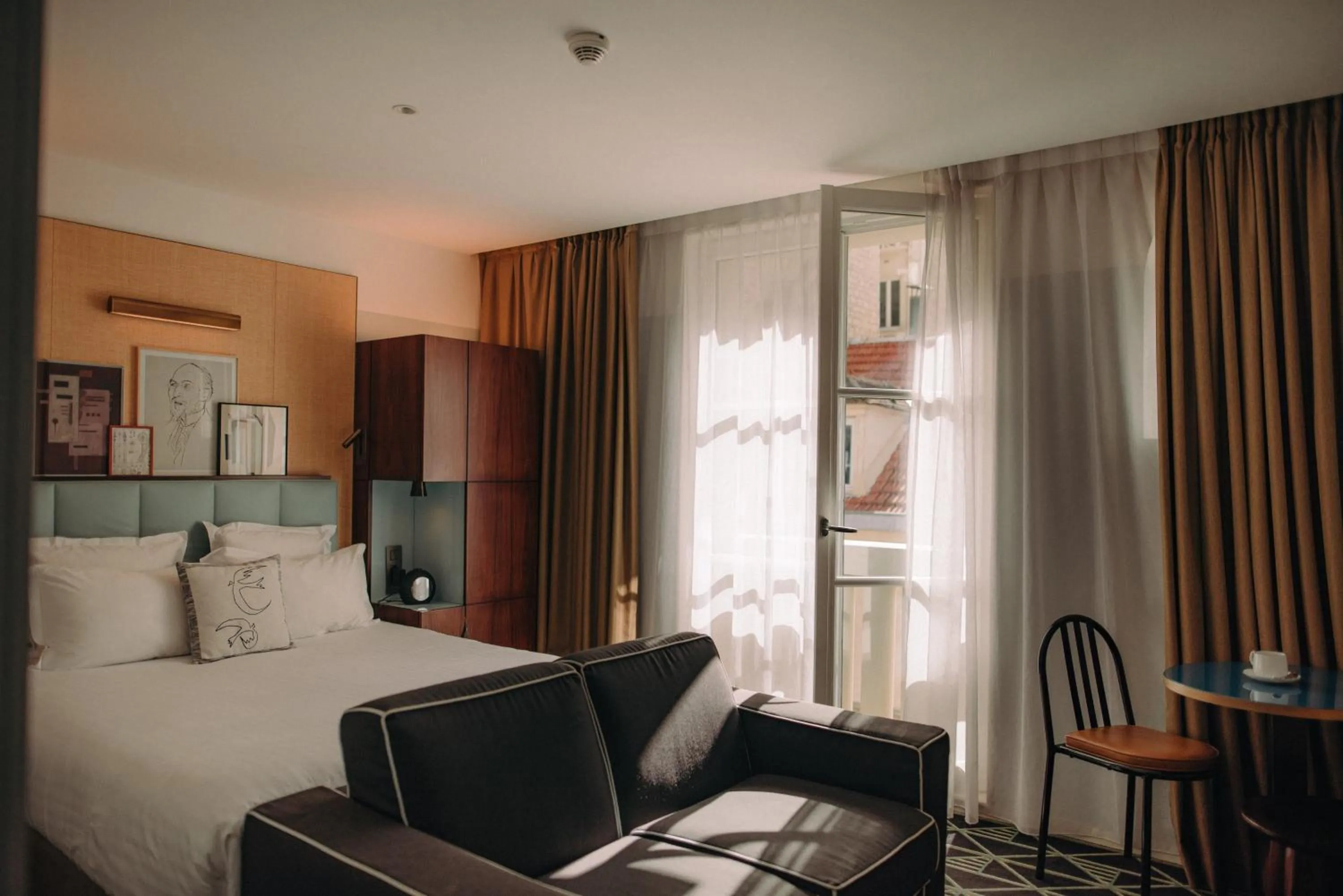 Deluxe Double Room with Pool Access in Hotel Eiffel Blomet