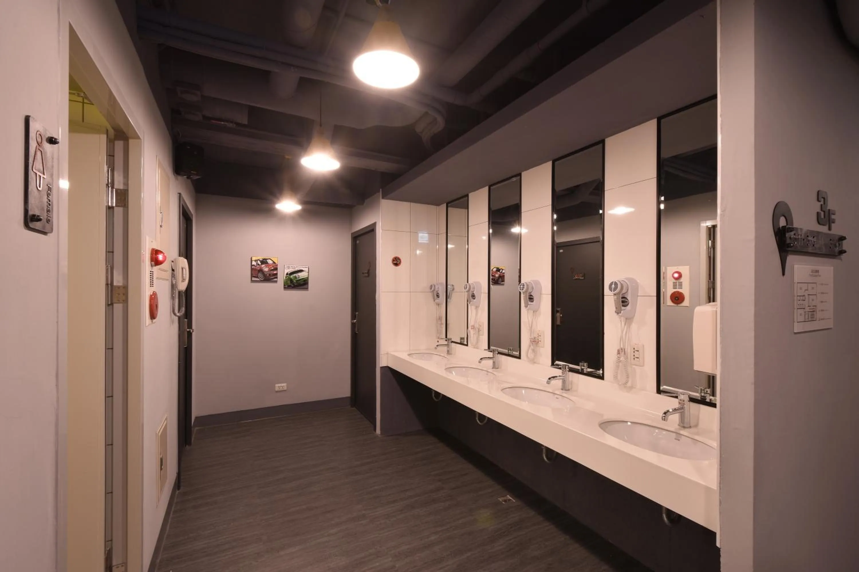 Bunk Bed in Mixed Dormitory Room in Taipei Travelers International Hostel
