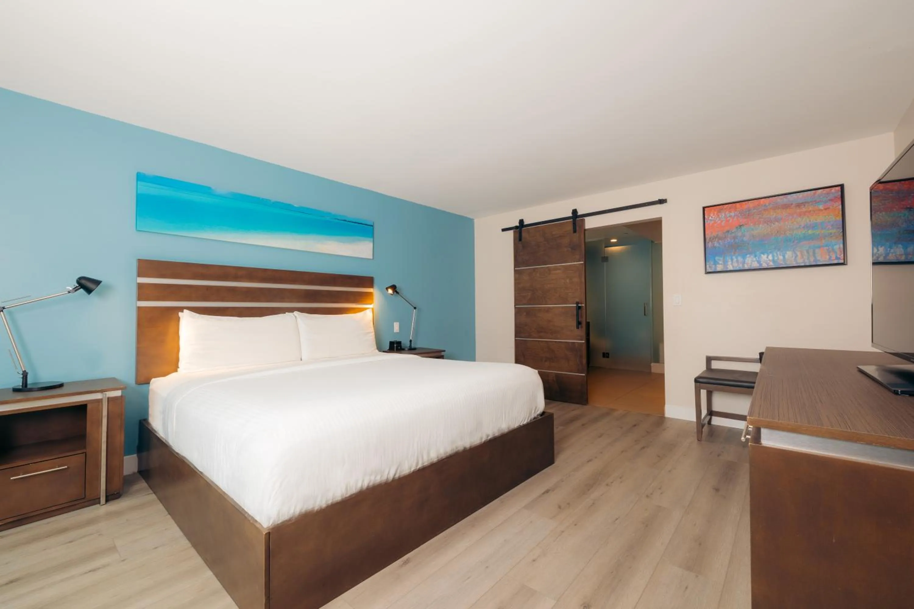 Suite, 1 King Bed, Soaking Tub, Non-Smoking in The Cove Hotel